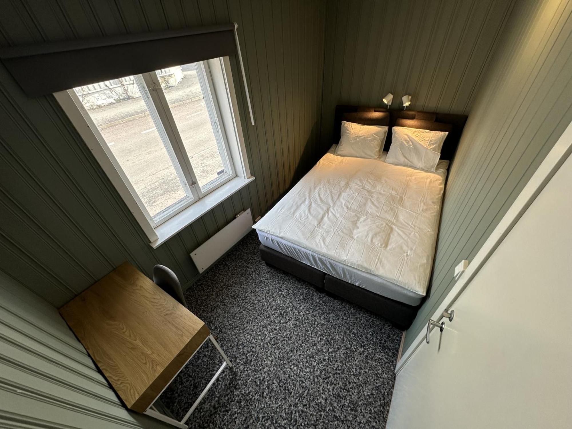 Double Room with Shared Bathroom photo 3