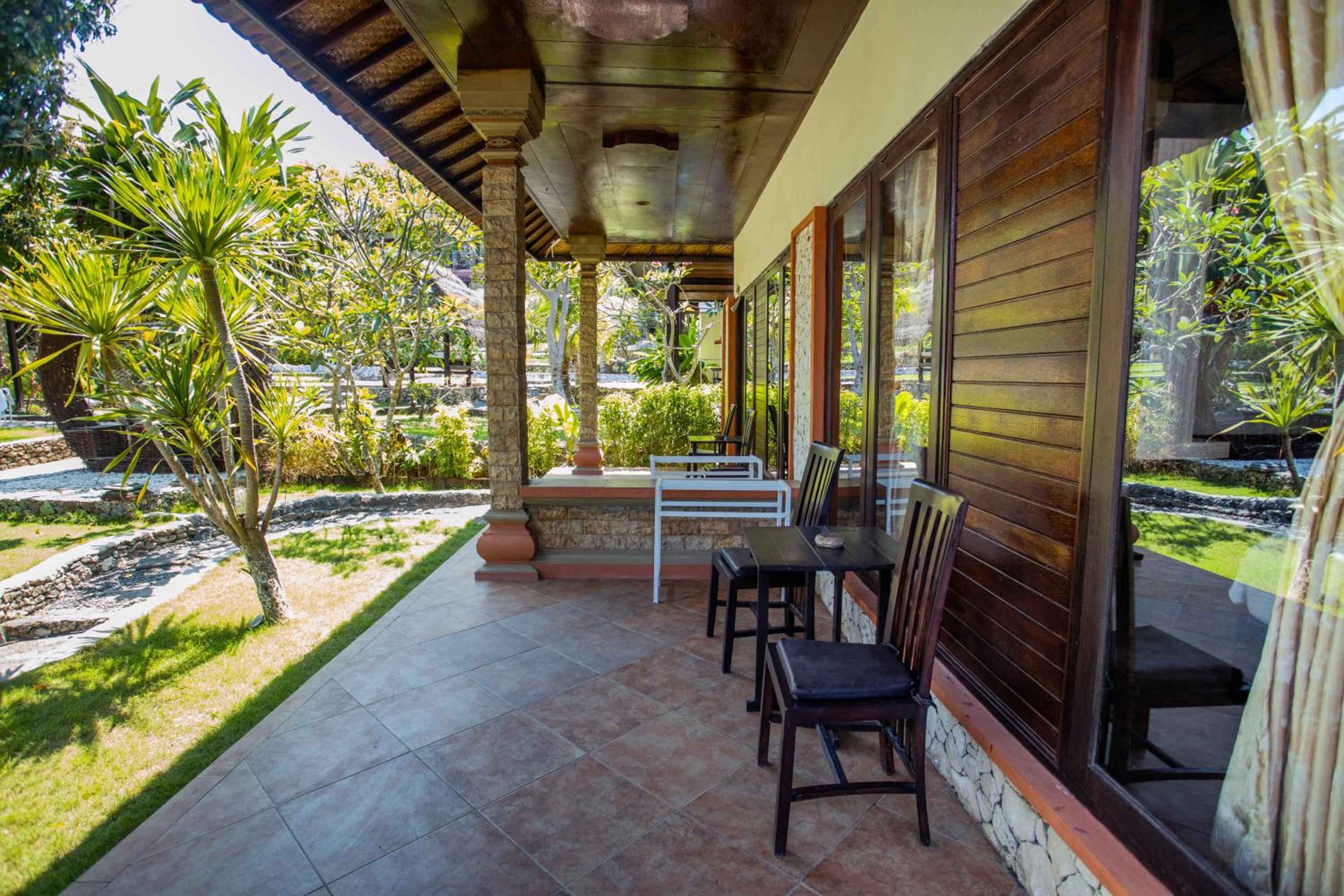 Family Room Bungalow King Bed With Garden View photo 3