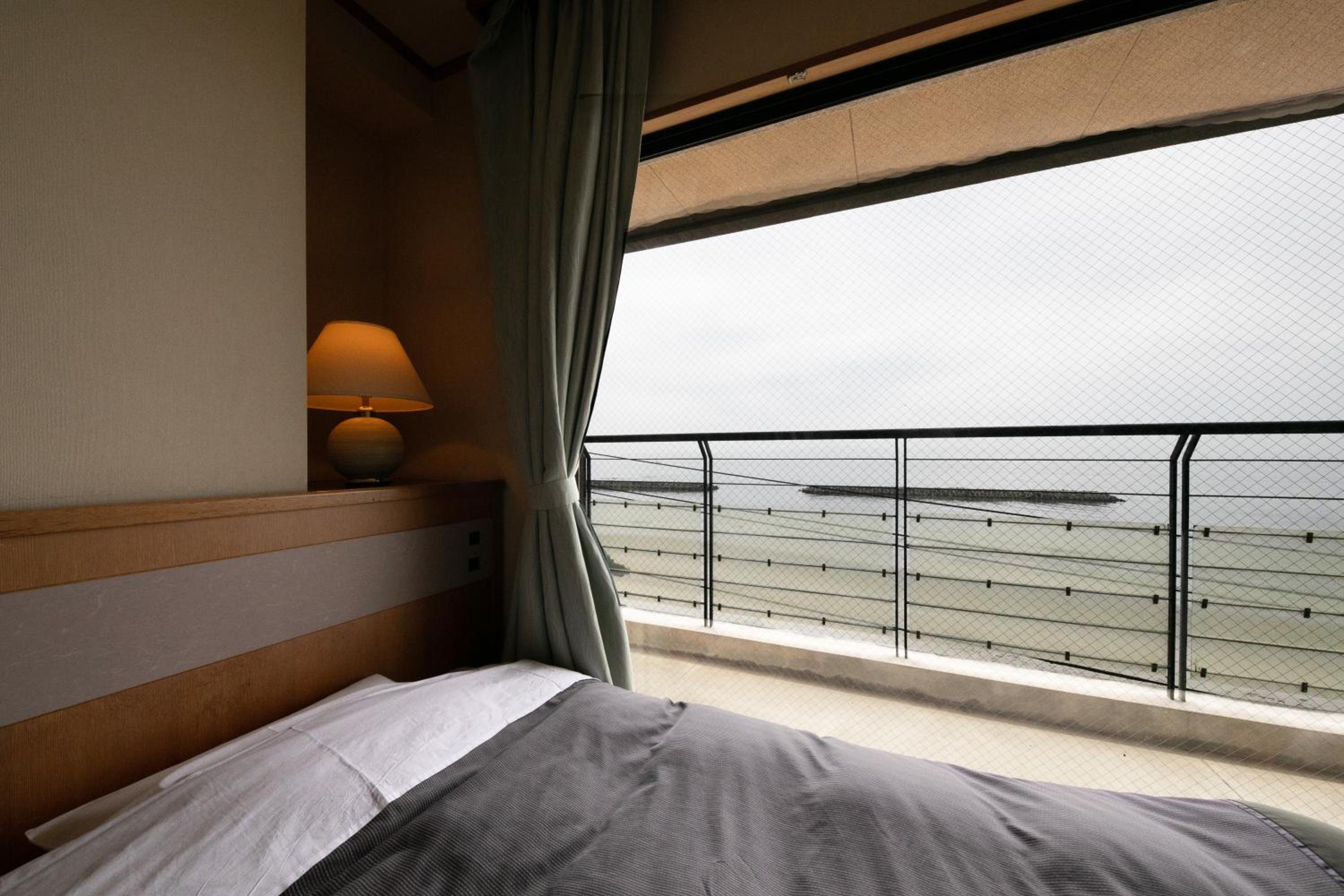 Family Room with Sea View - Photo 2