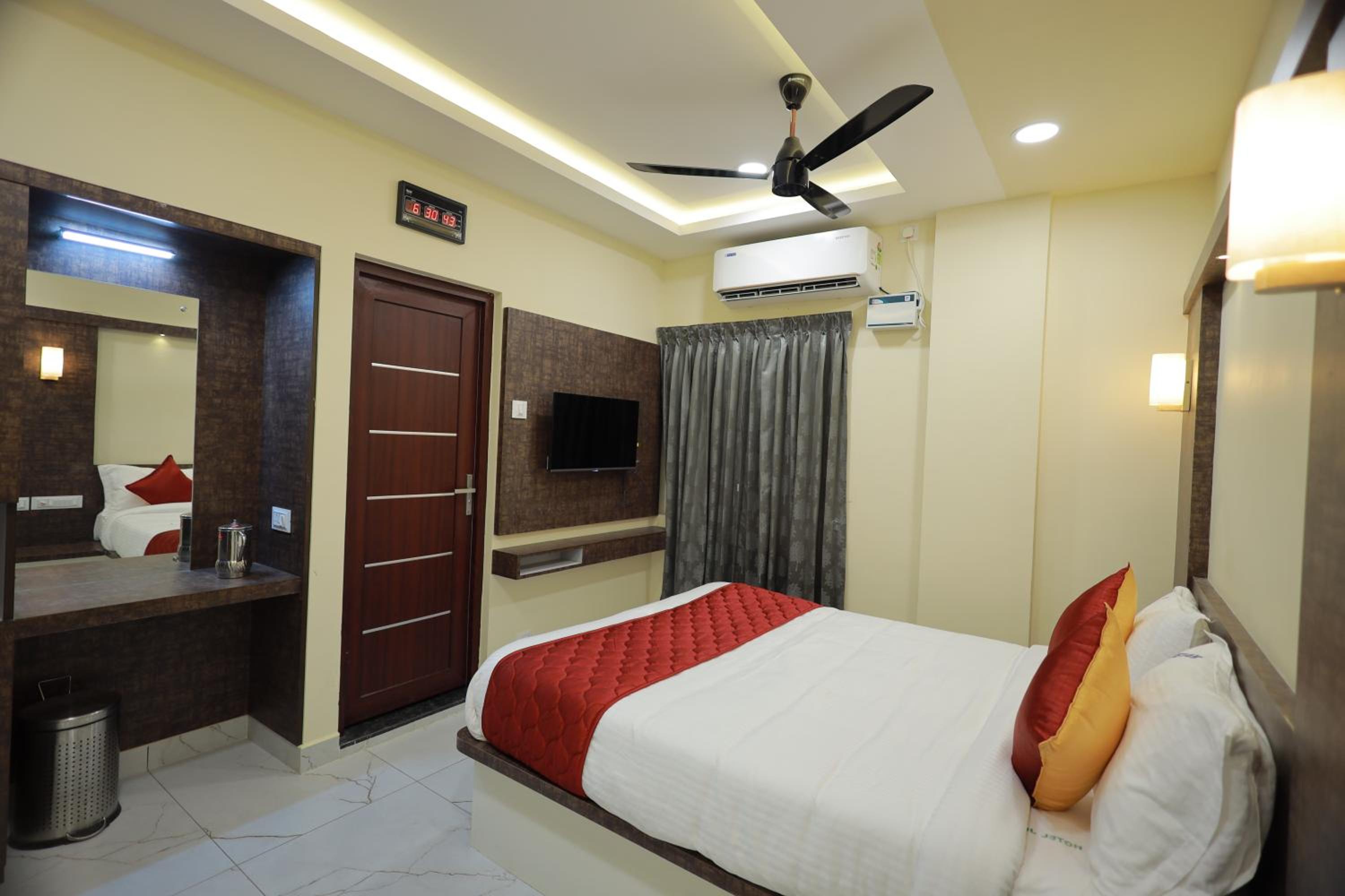 Deluxe Family Room