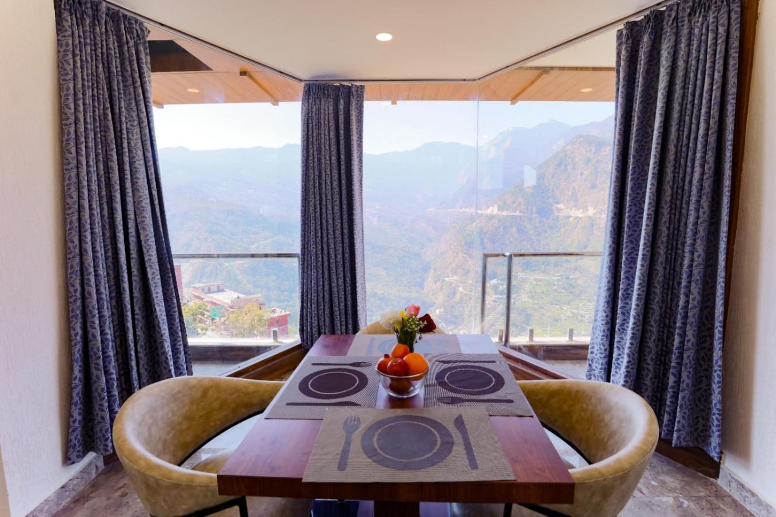 Luxury Suite Mountain View Room with Private Balcony - Photo 13