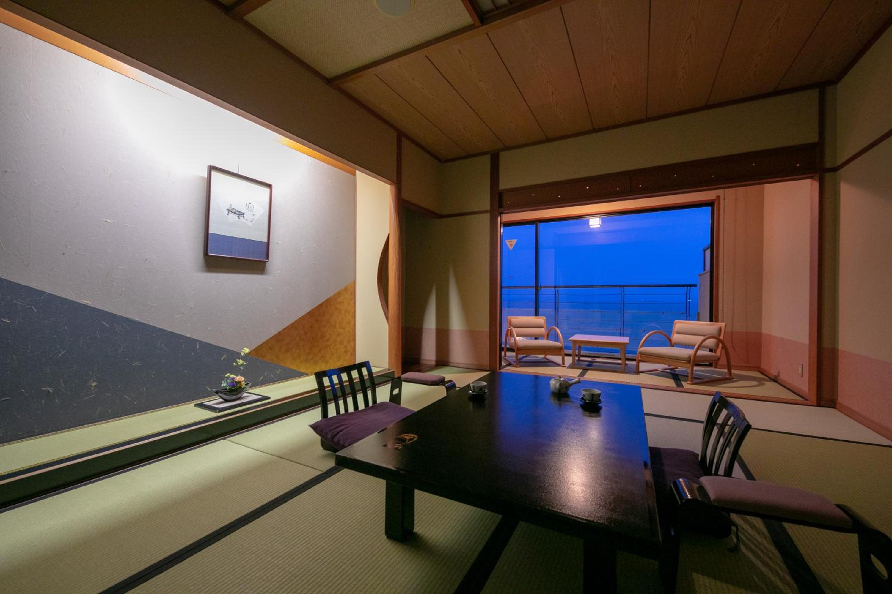 Family Room with Private Bathroom - Photo 4