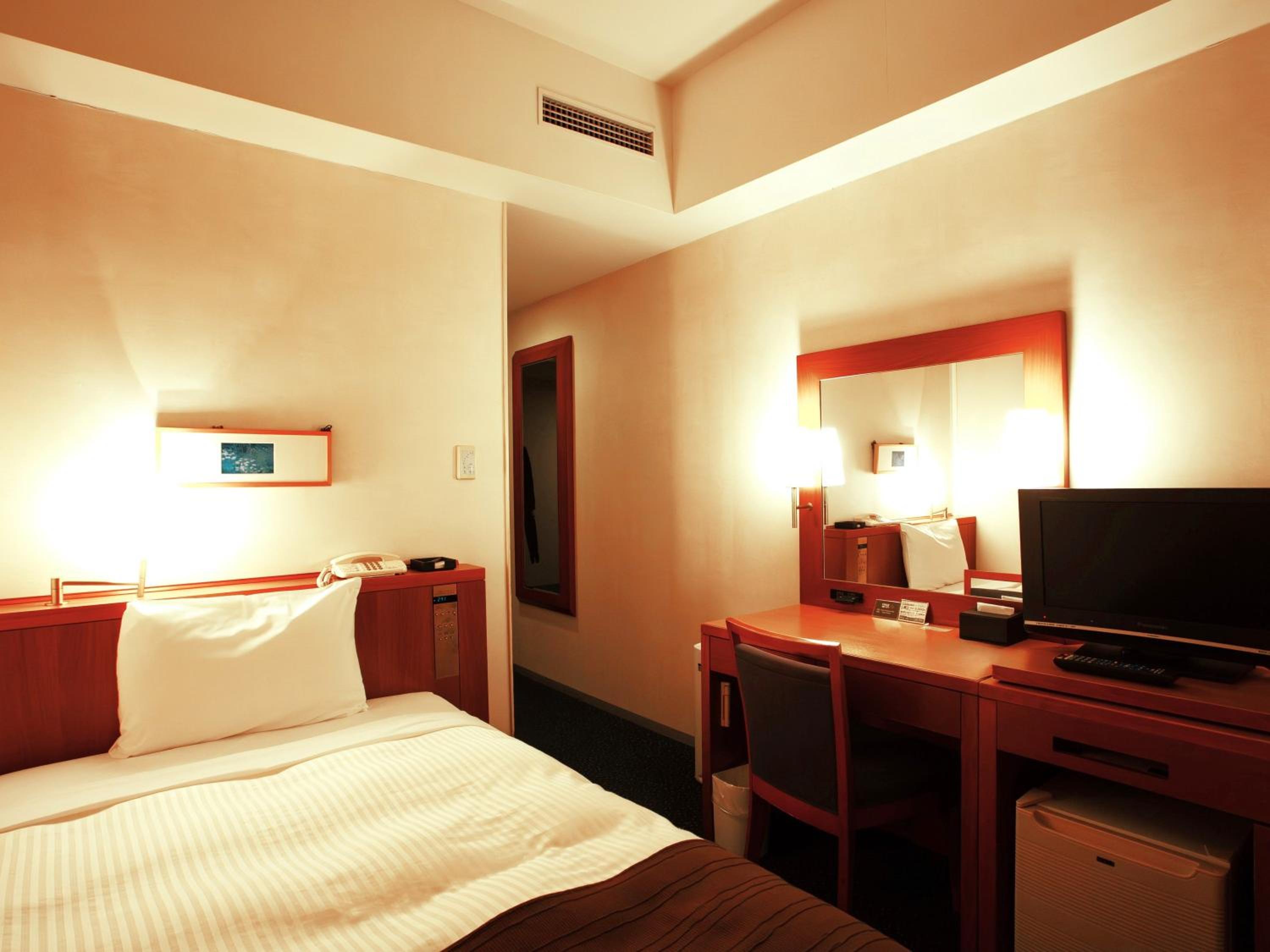 Standard Double Room with Small Double Bed - Smoking - Photo 5