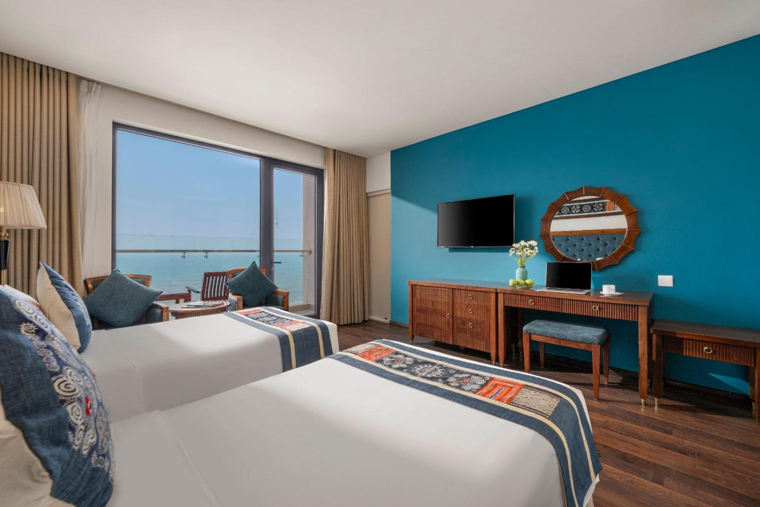 Premier Twin Room with Balcony - Ocean Front photo 2