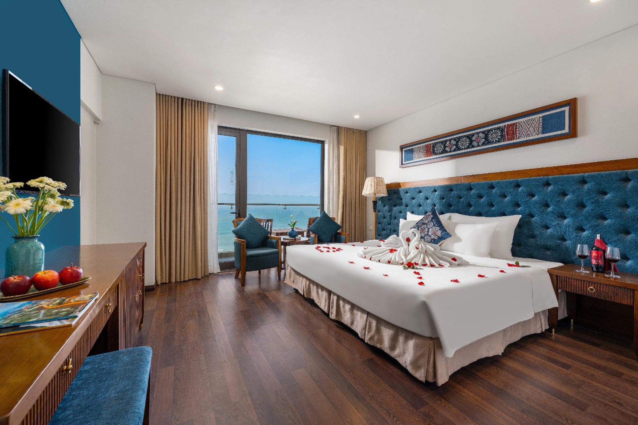 Premier Double Room with Balcony - Ocean Front photo 1