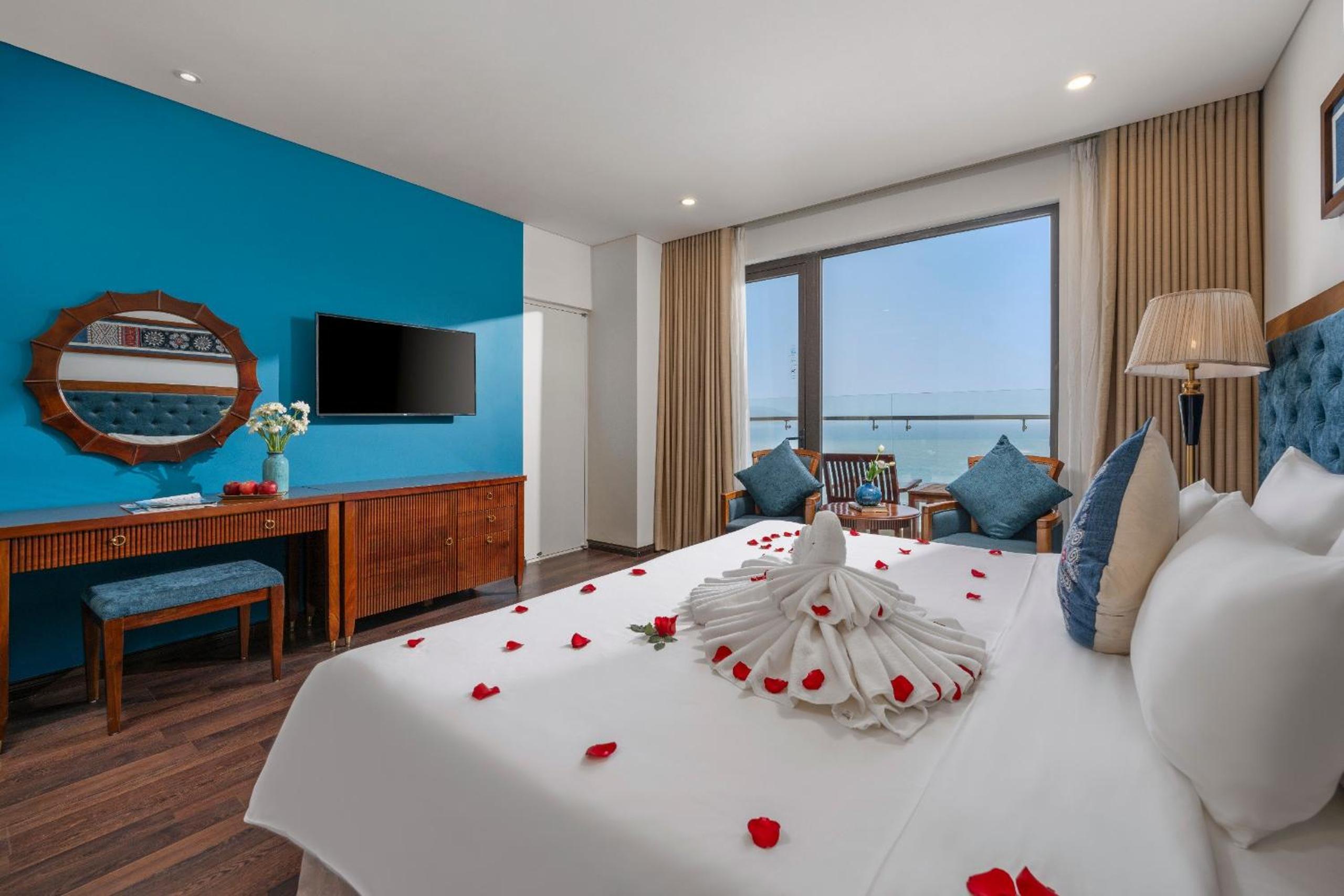Premier Double Room with Balcony - Ocean Front photo 3