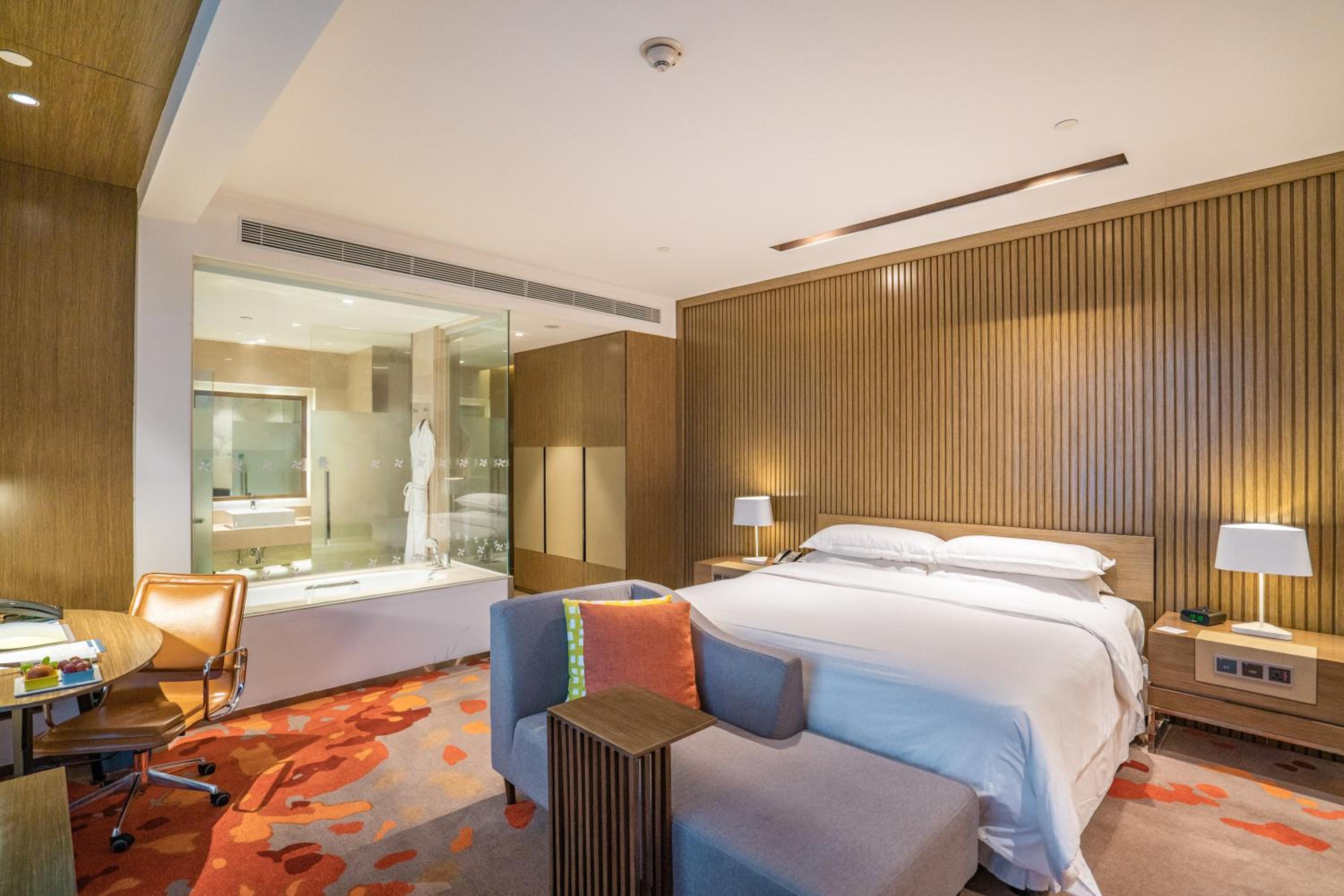 Deluxe King Room photo 1
