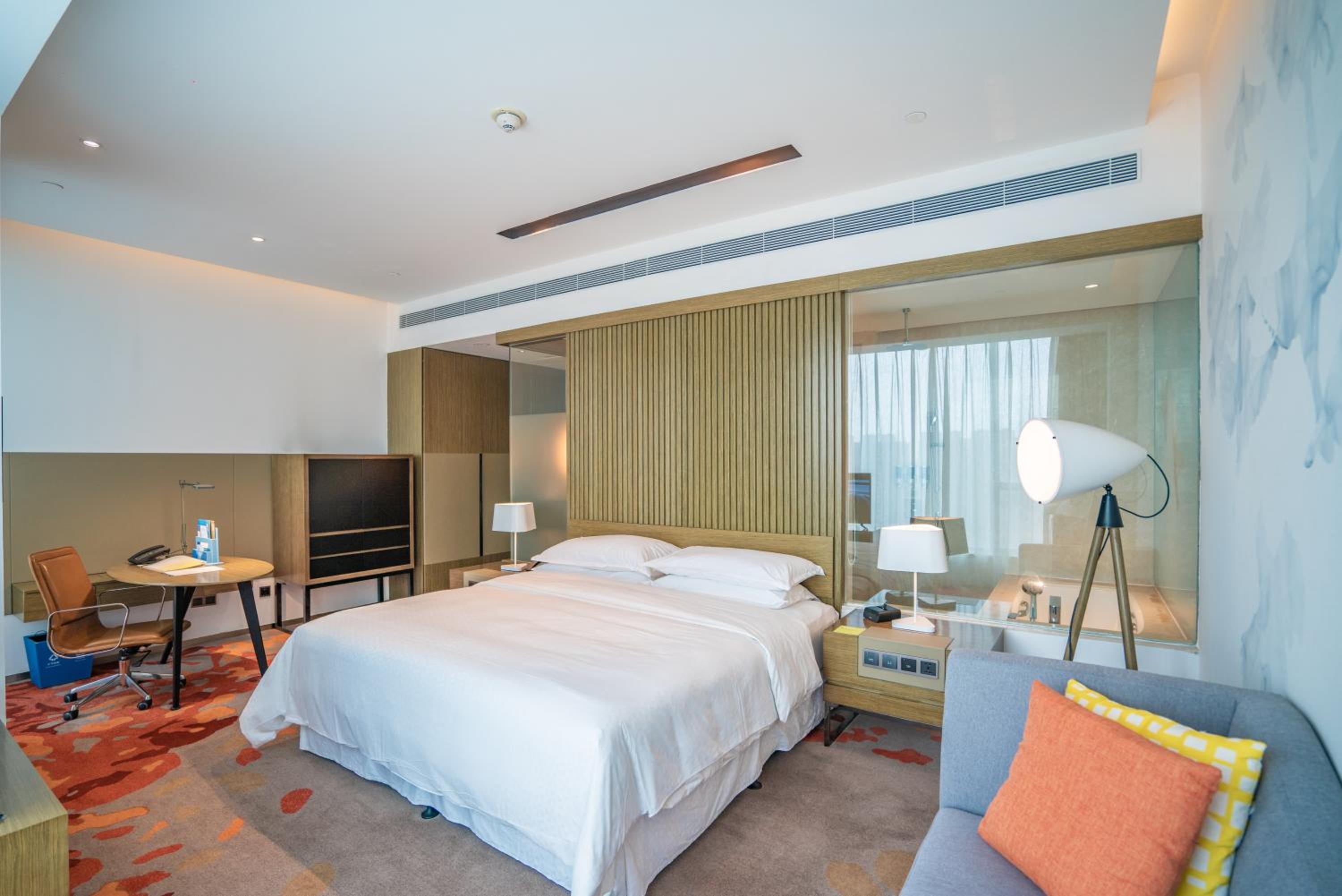 Standard King Room photo 3