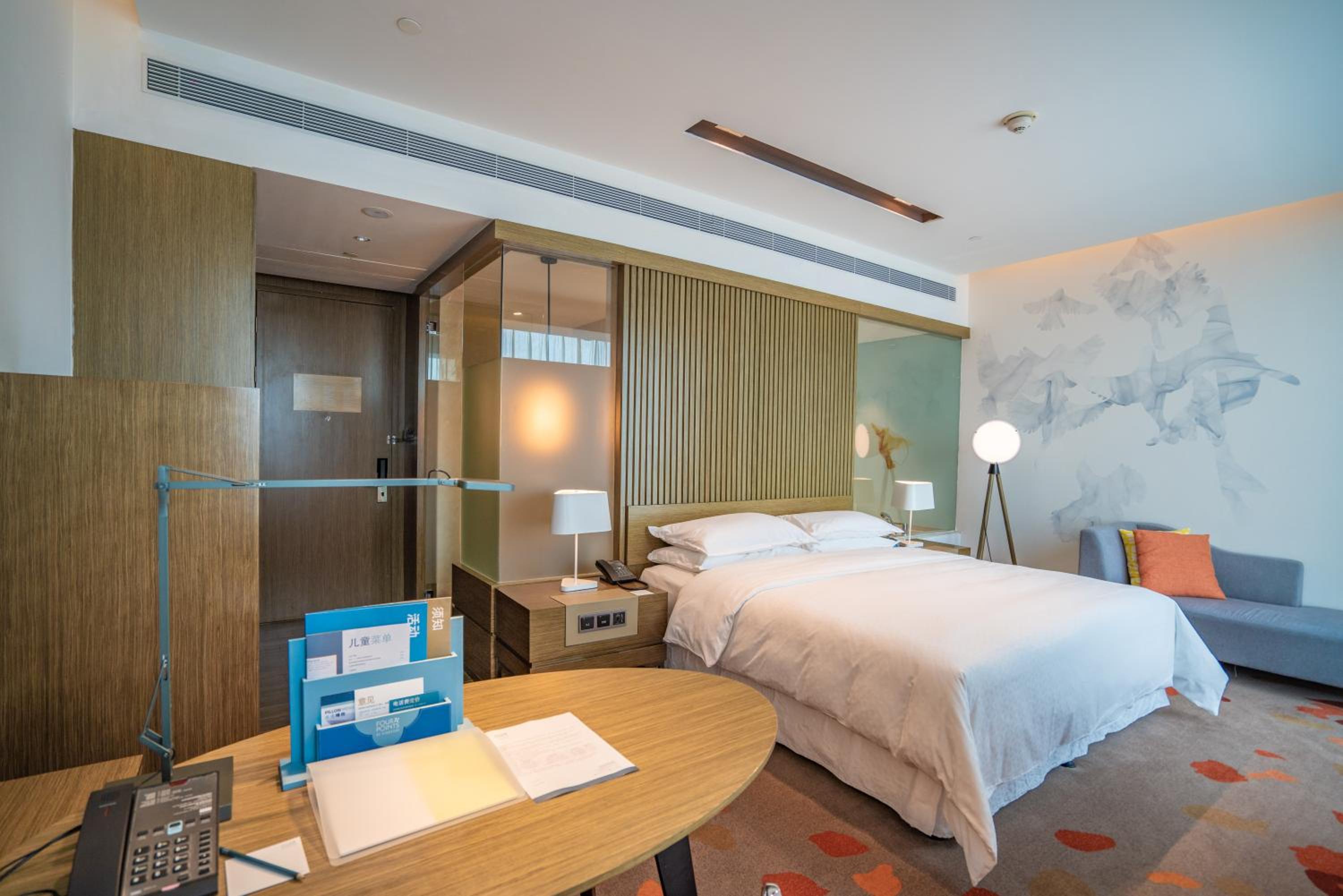 Standard King Room photo 1