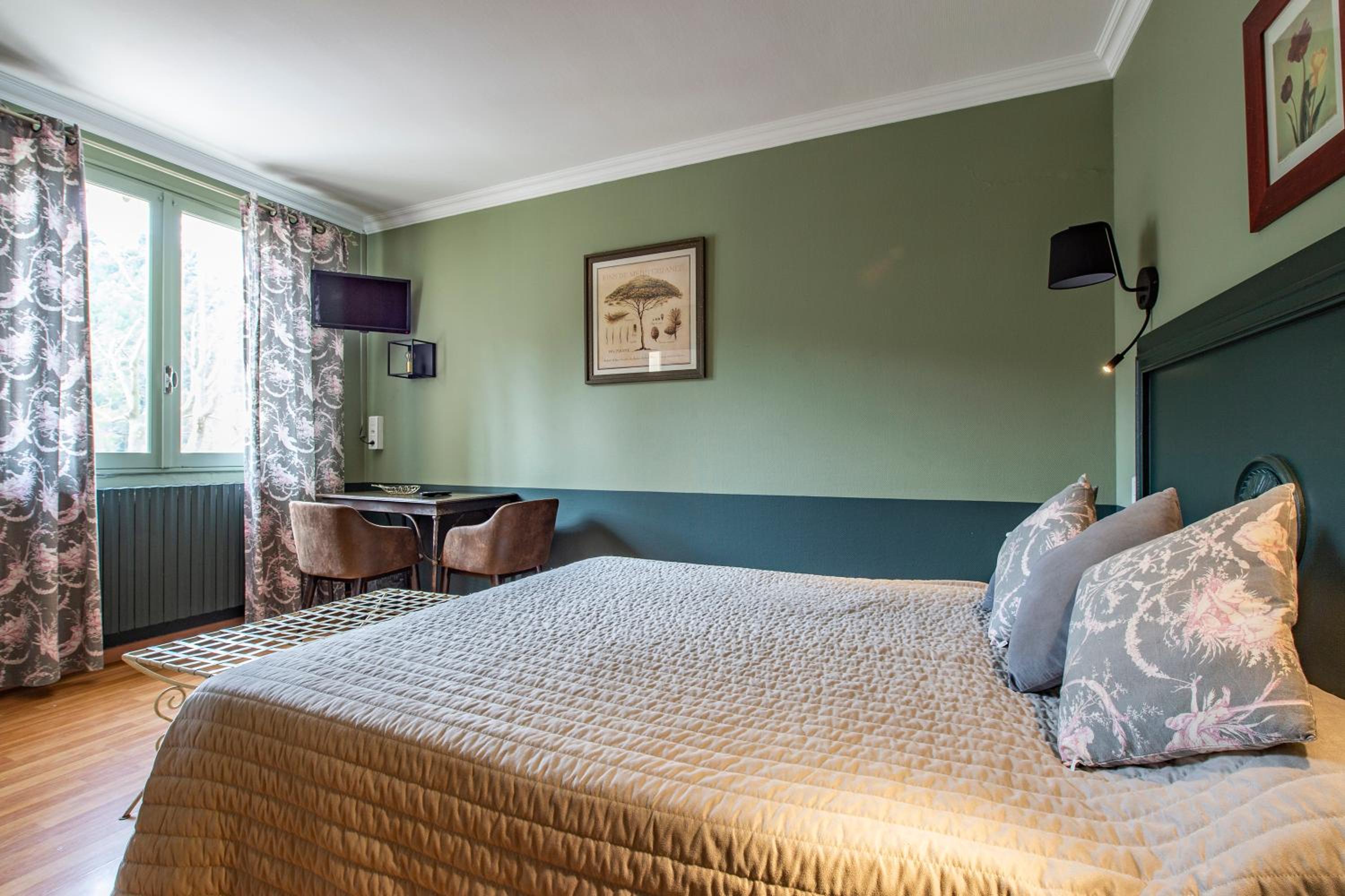 Standard Double Room - Photo 3