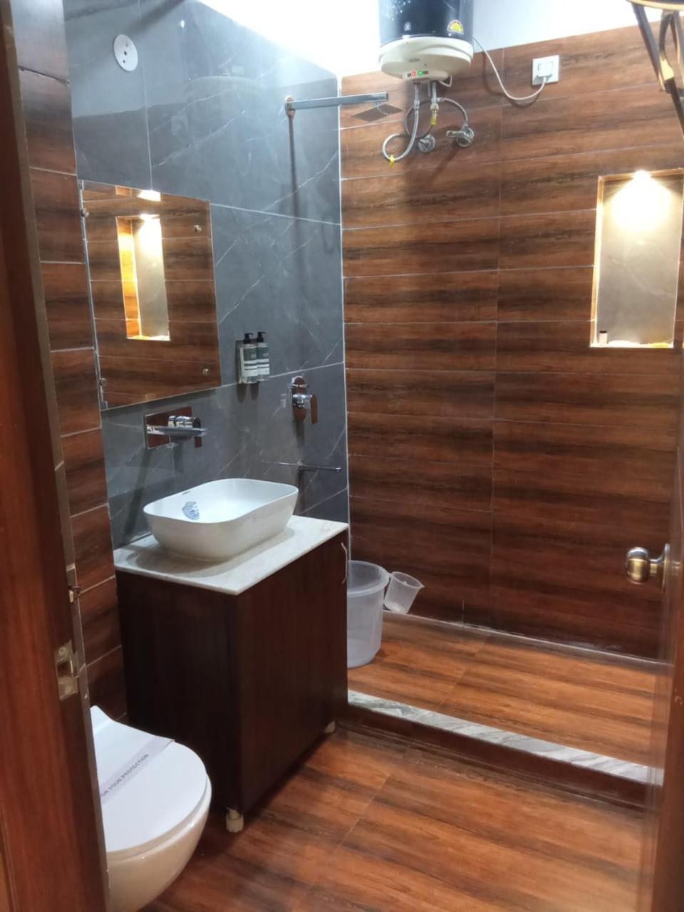 Deluxe Double Room (2 Adults + 1 Child) photo 2