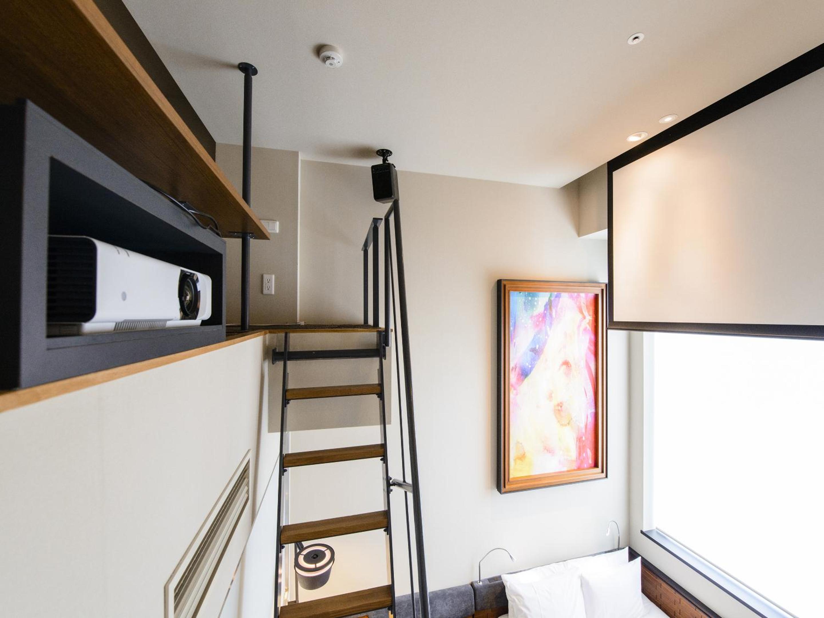 Deluxe Double Room with Loft - 12th Floor - Non-Smoking photo 2