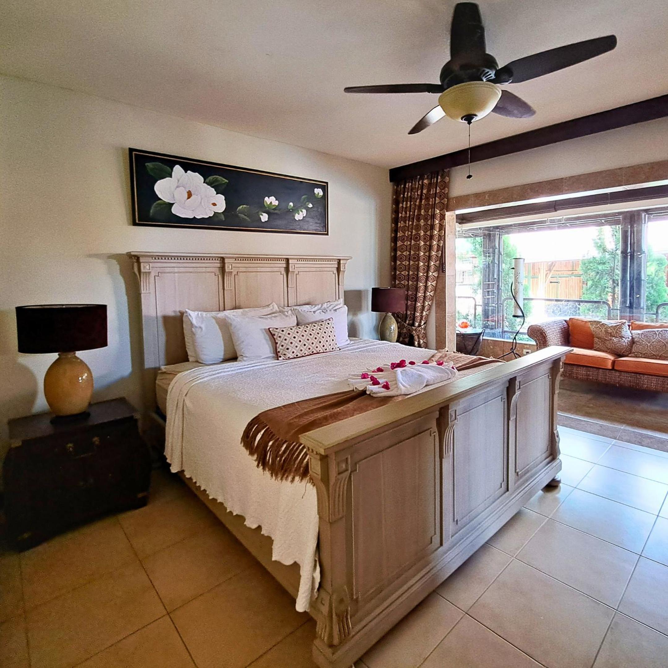 King Suite With Pool View photo 1