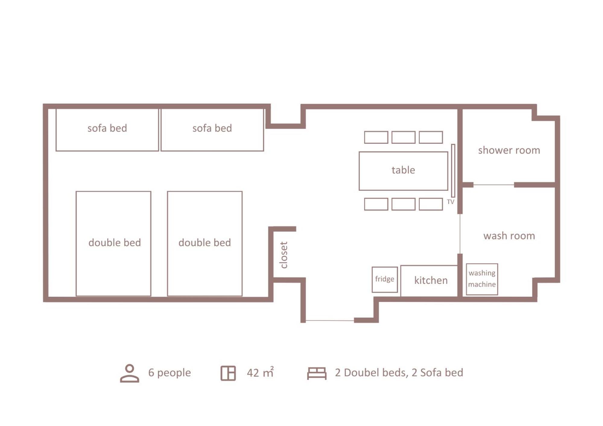 Superior Family Room thumbnail 6