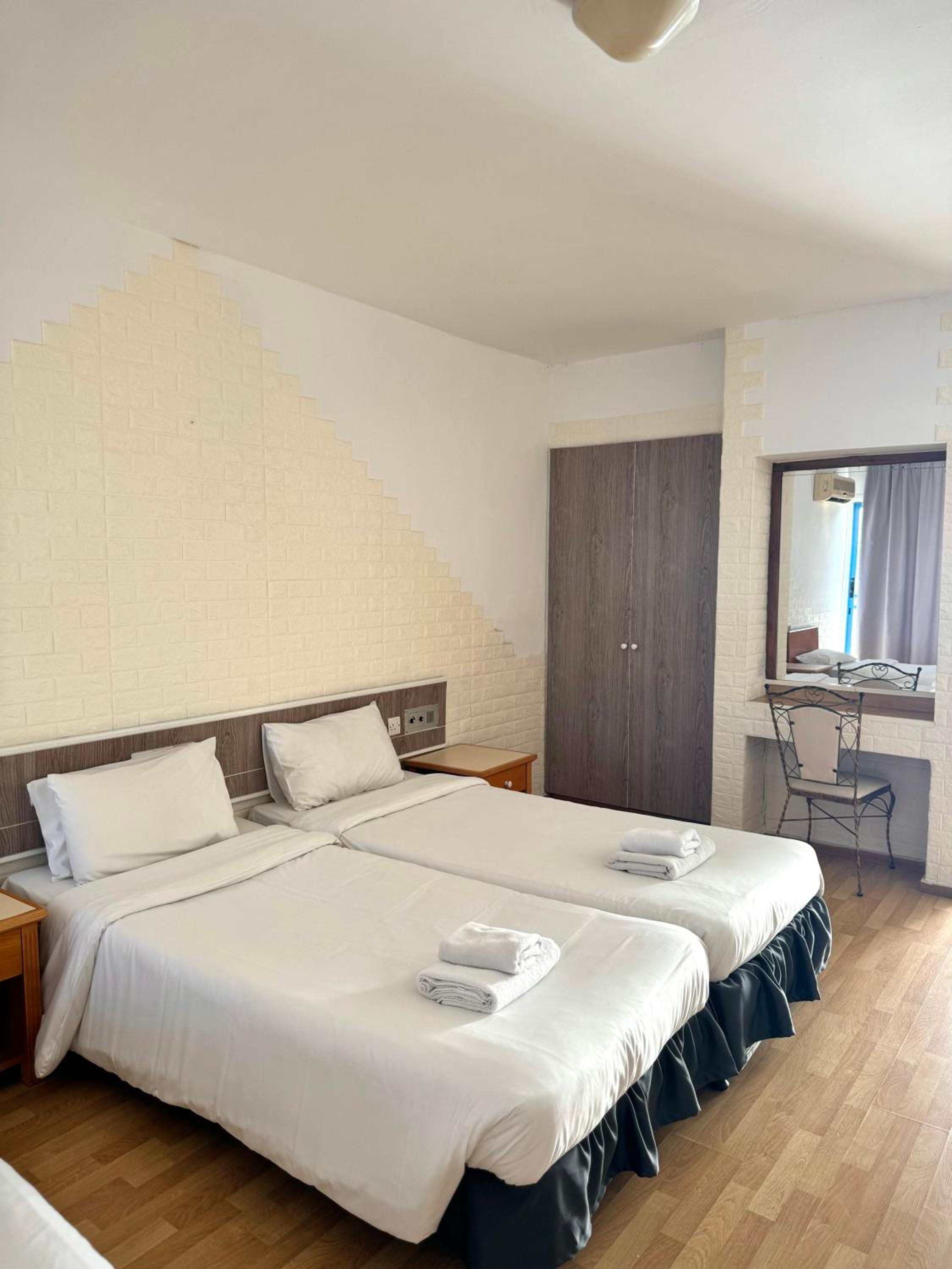 Studio Apartment photo 2