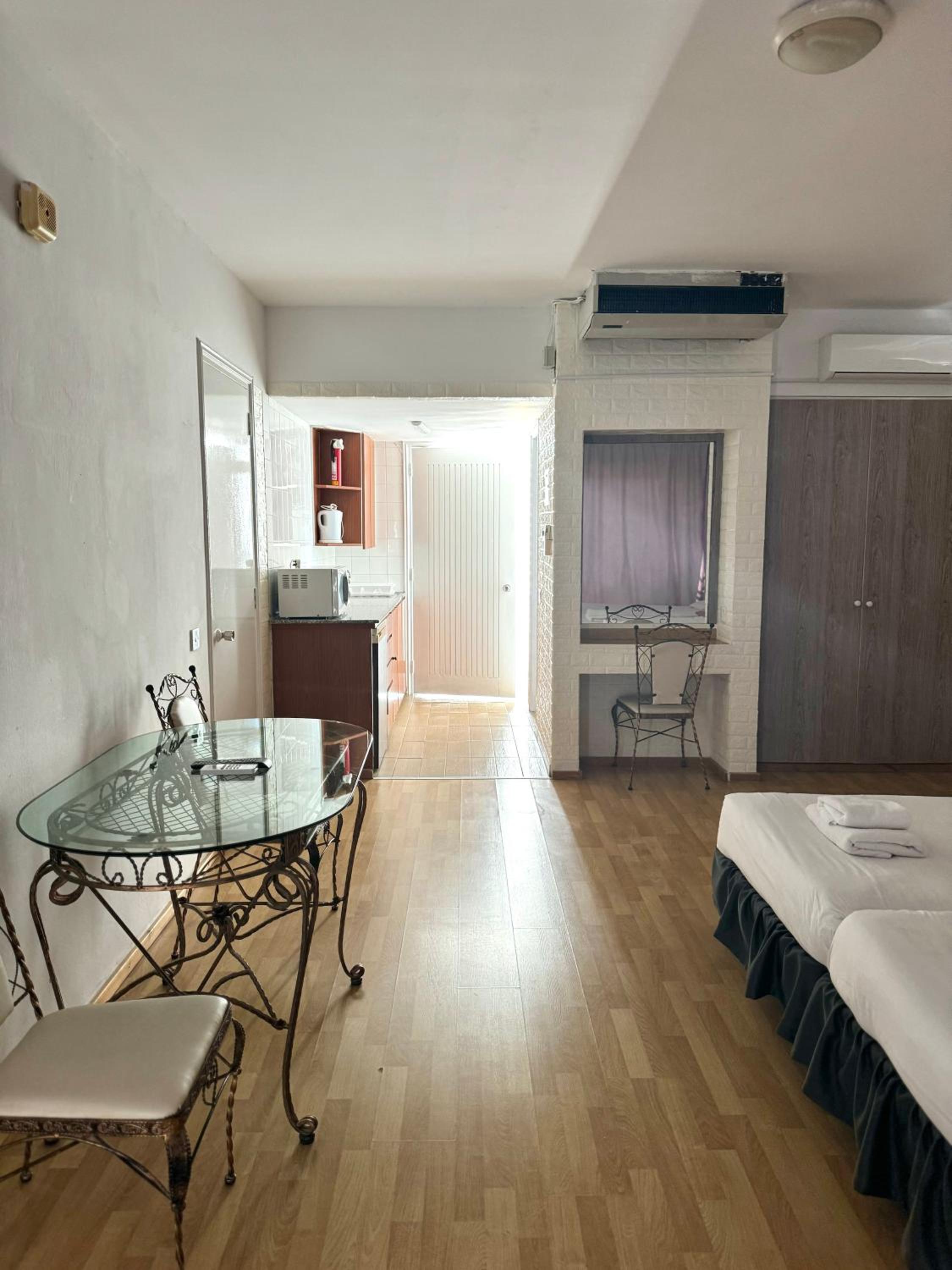 Studio Apartment photo 3