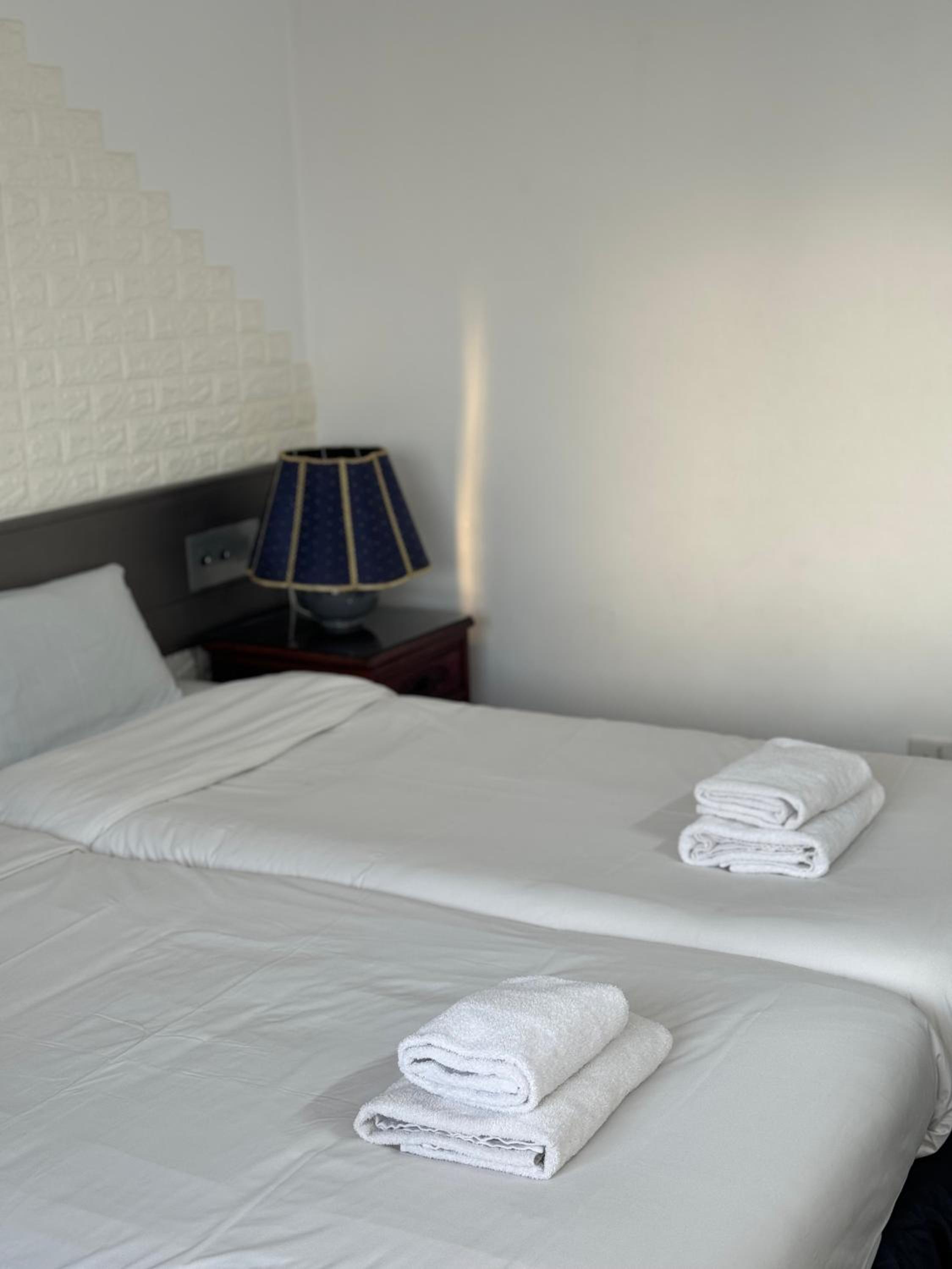 Twin Room with Bathroom photo 3