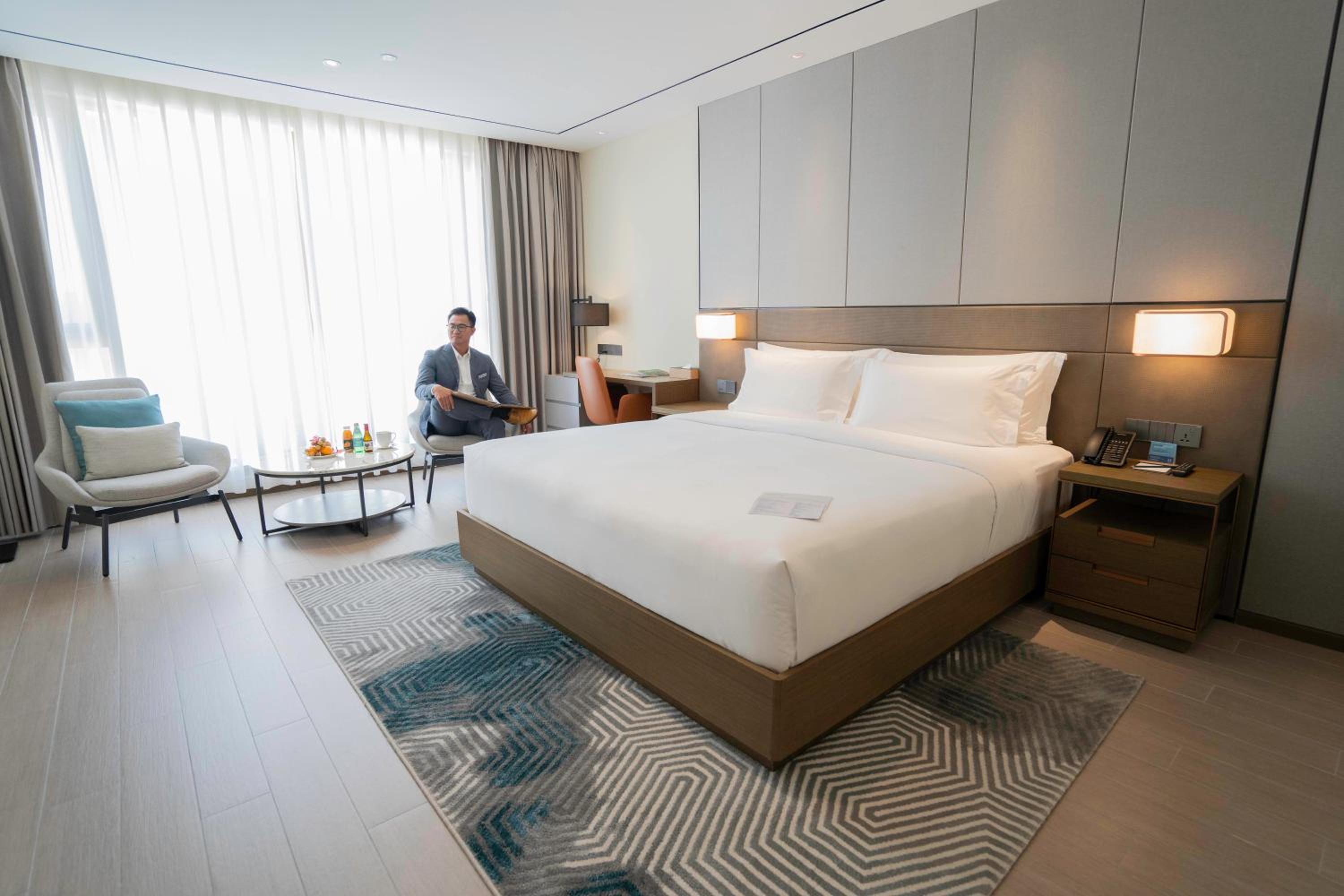 Deluxe Room - Photo 8