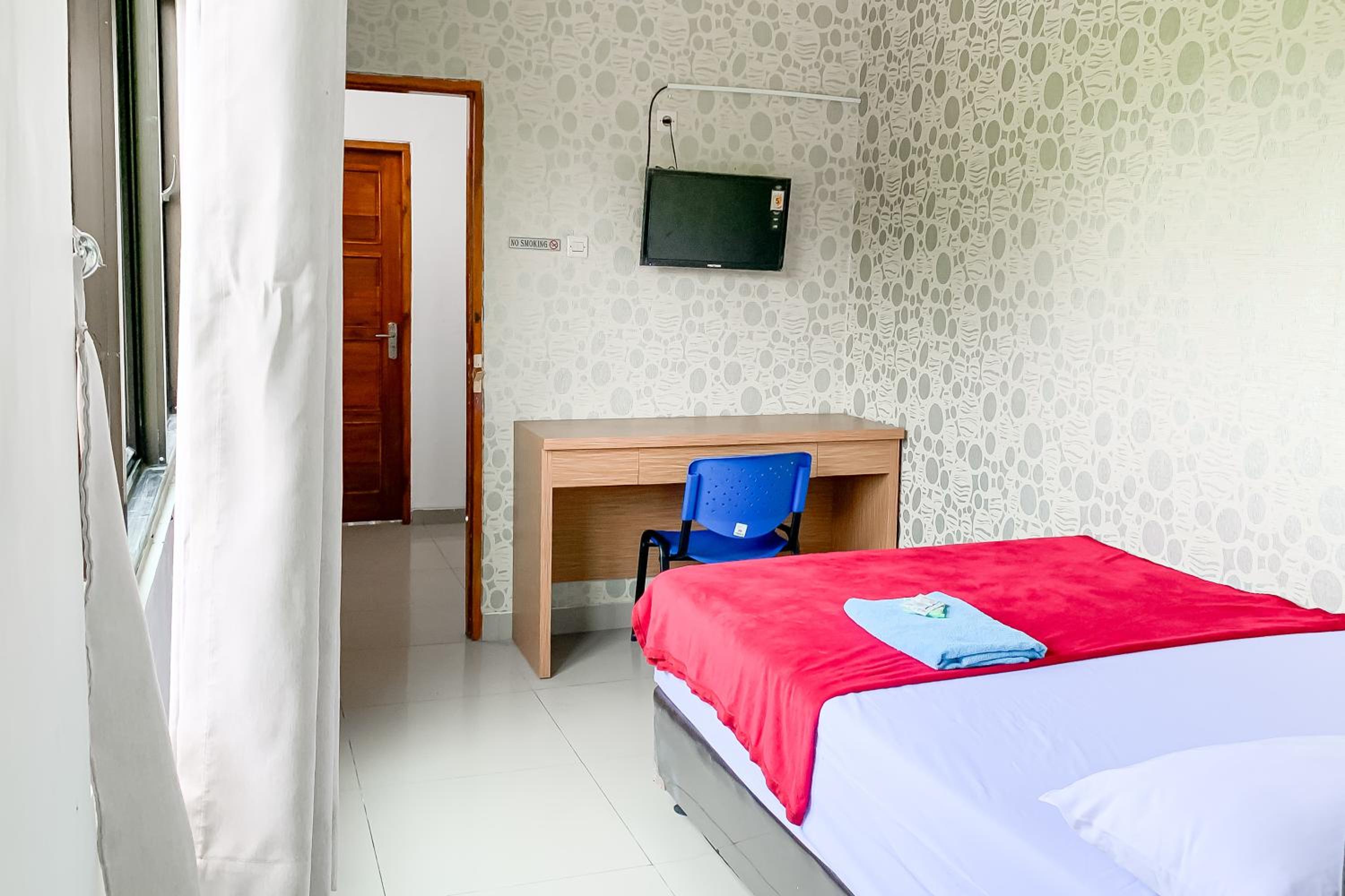Deluxe Room - Photo 7