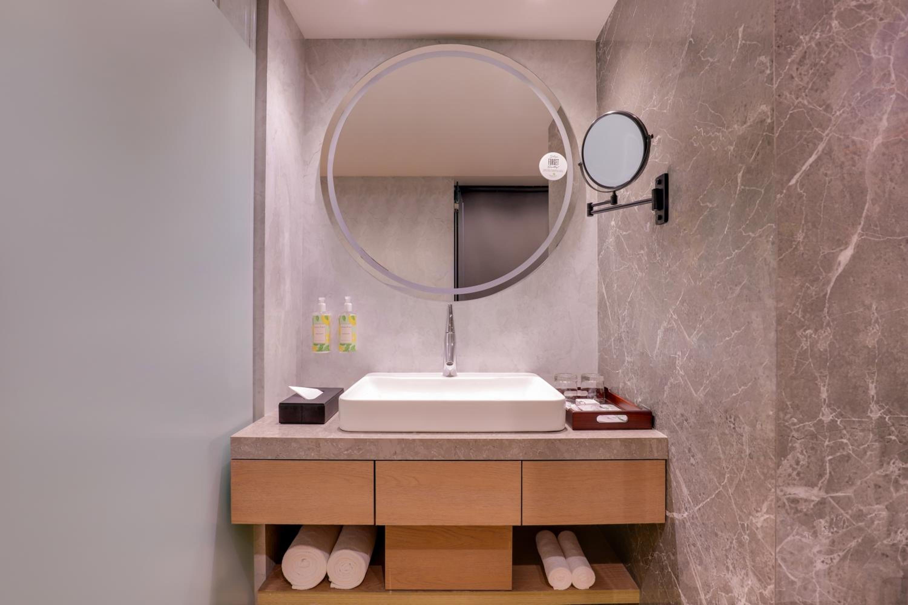 Premier Twin Room - Photo 3