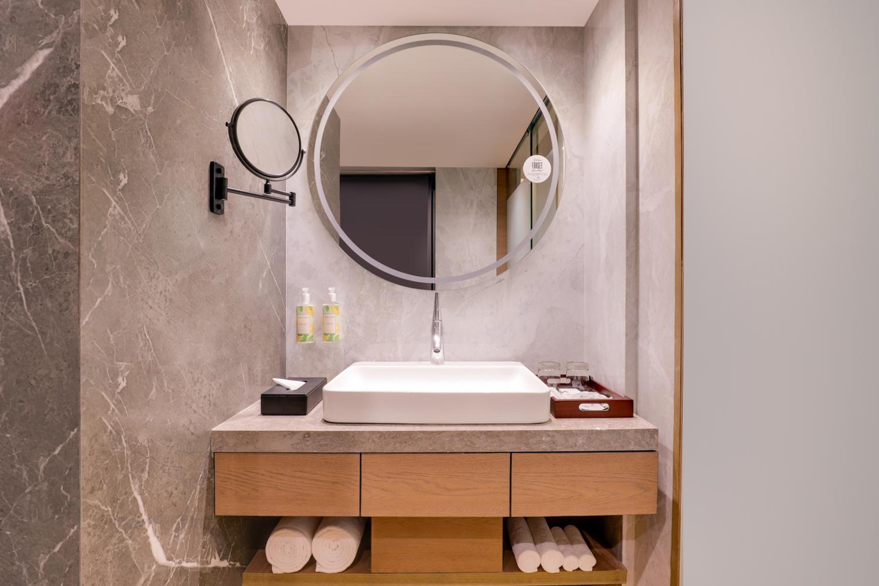  Executive King Room (Complimentary HI tea and 10% discount on Laundry Service) - Photo 4