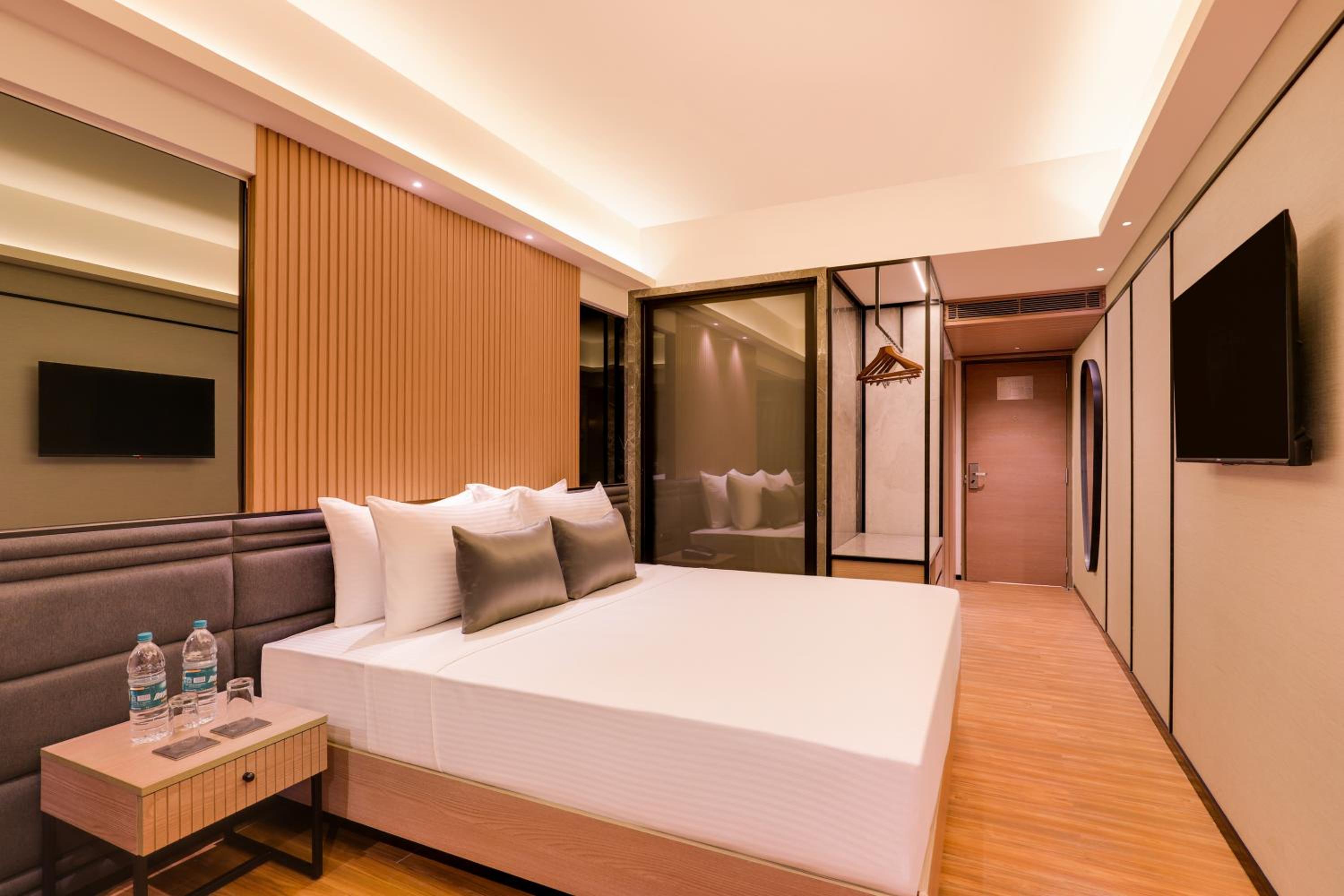  Executive King Room (Complimentary HI tea and 10% discount on Laundry Service) - Photo 6