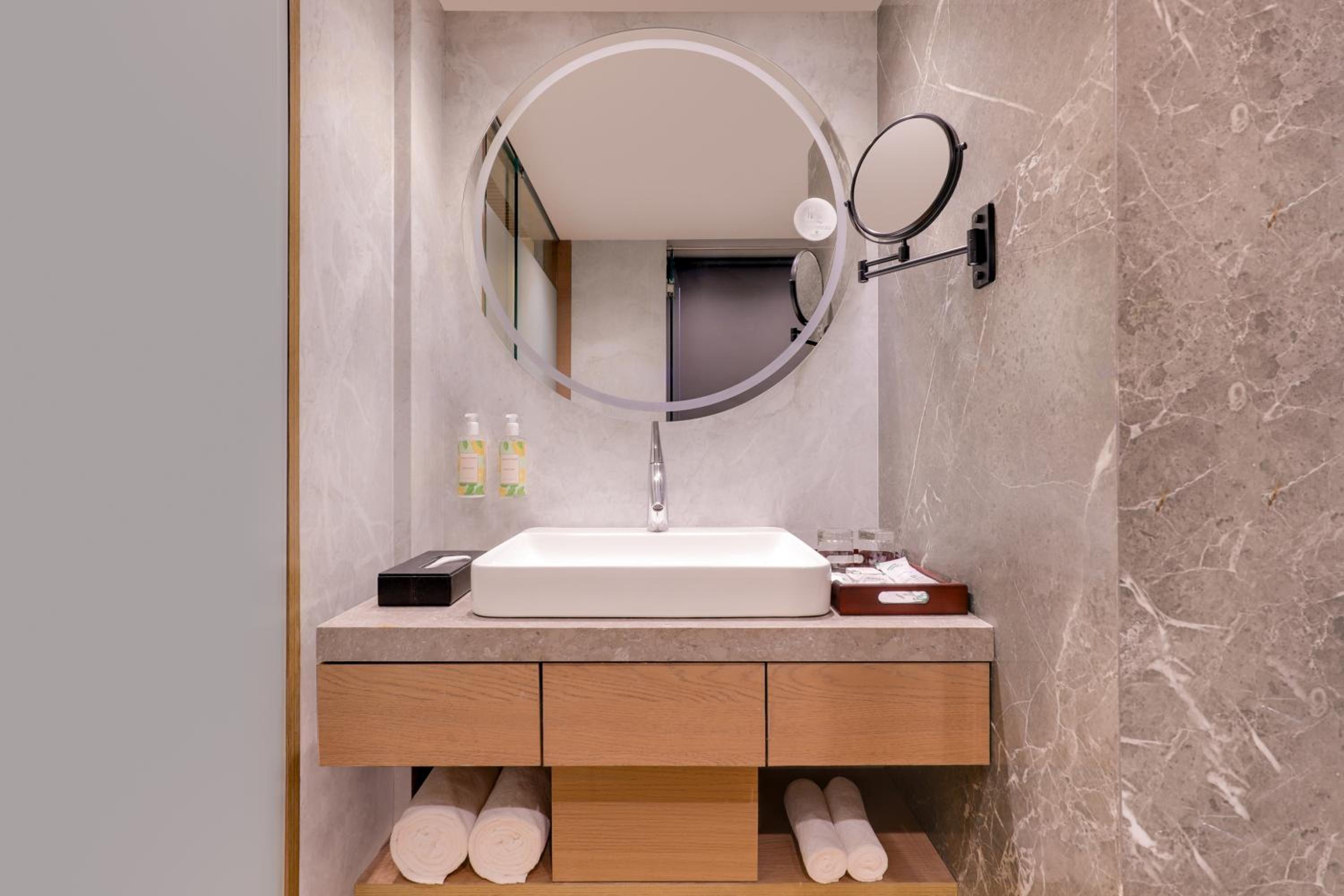 Deluxe Twin Room  (10% Discount on Laundry service) - Photo 5