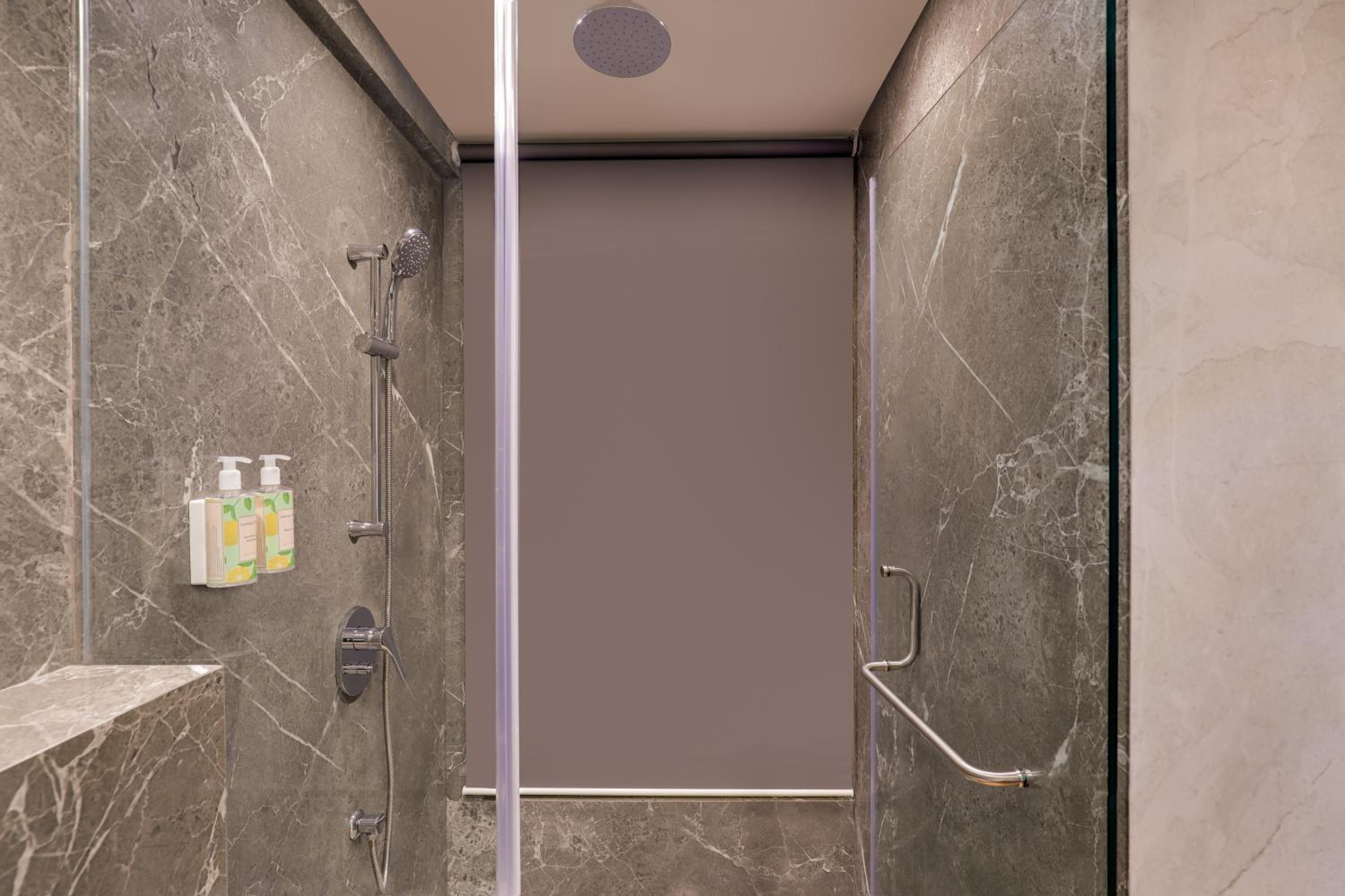 Deluxe Twin Room  (10% Discount on Laundry service) - Photo 6