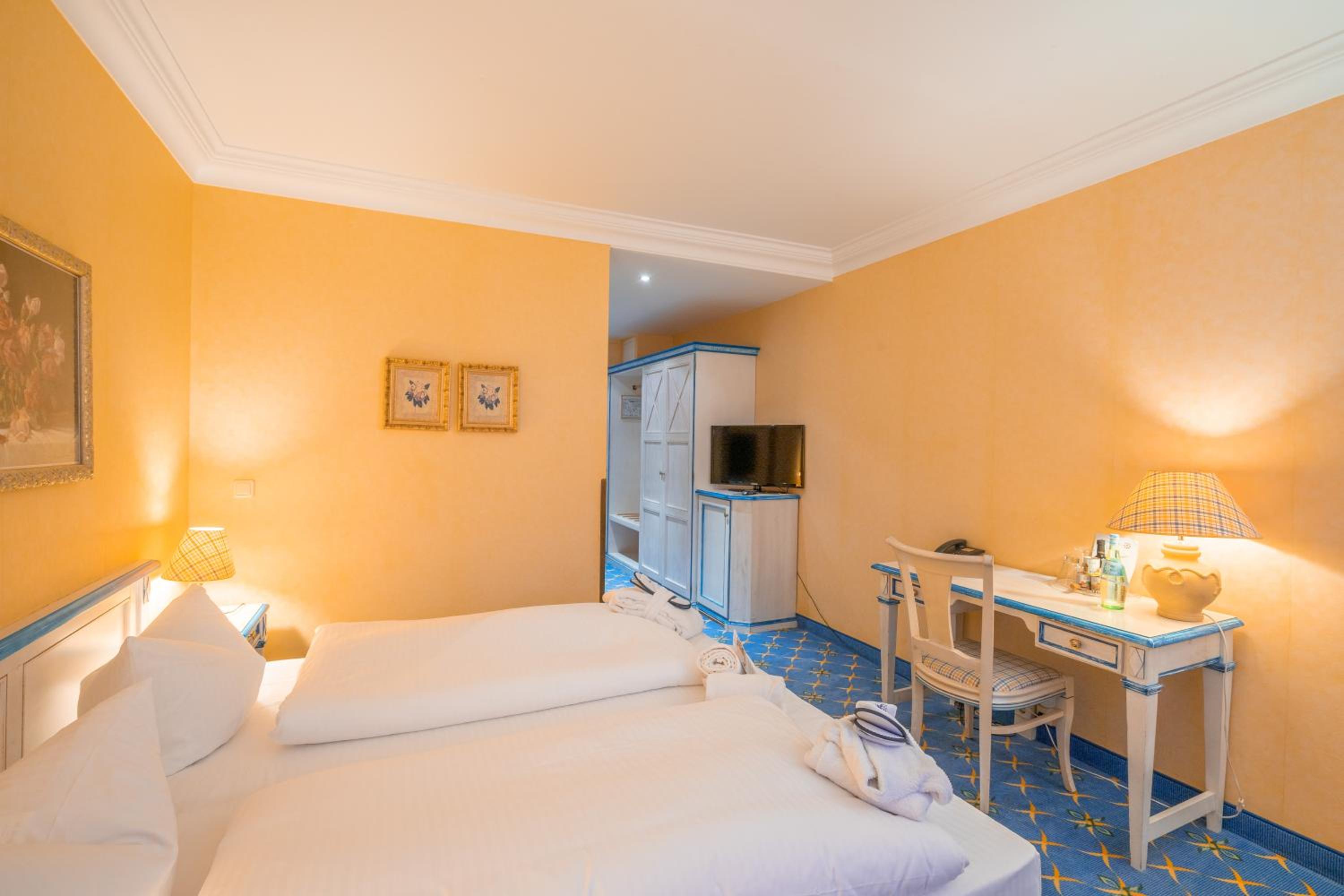 Double Room with City View and Balcony