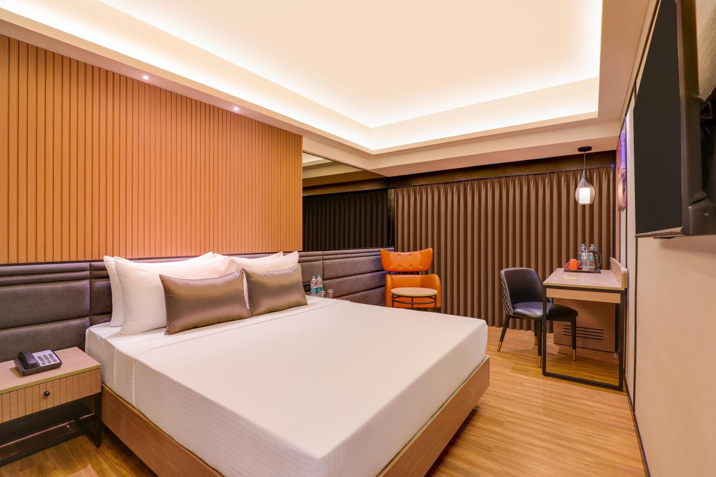 Deluxe Queen Room  (10% Discount on Laundry service) - Photo 2