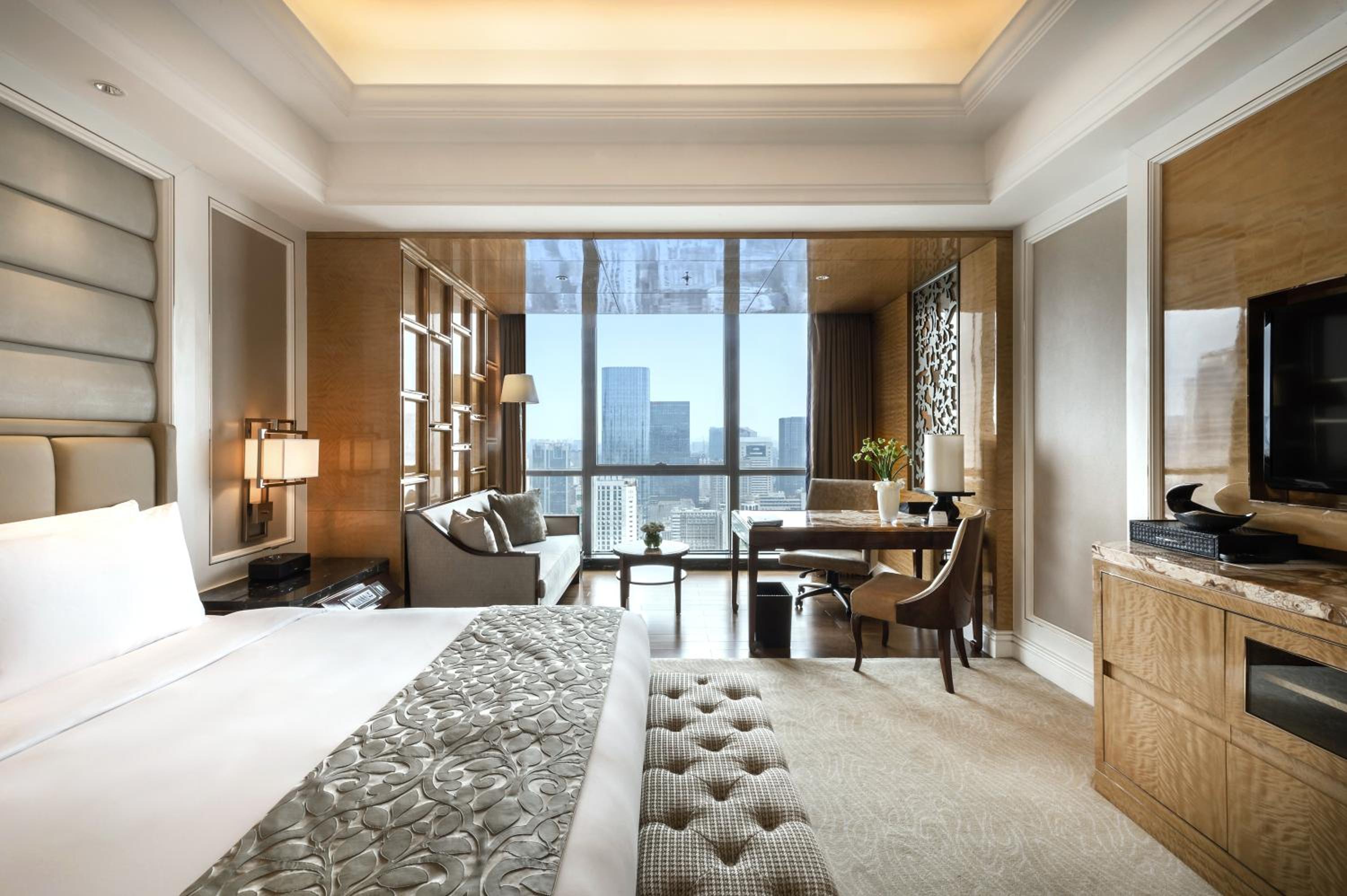 1 King Bed, Square View, Guest Room