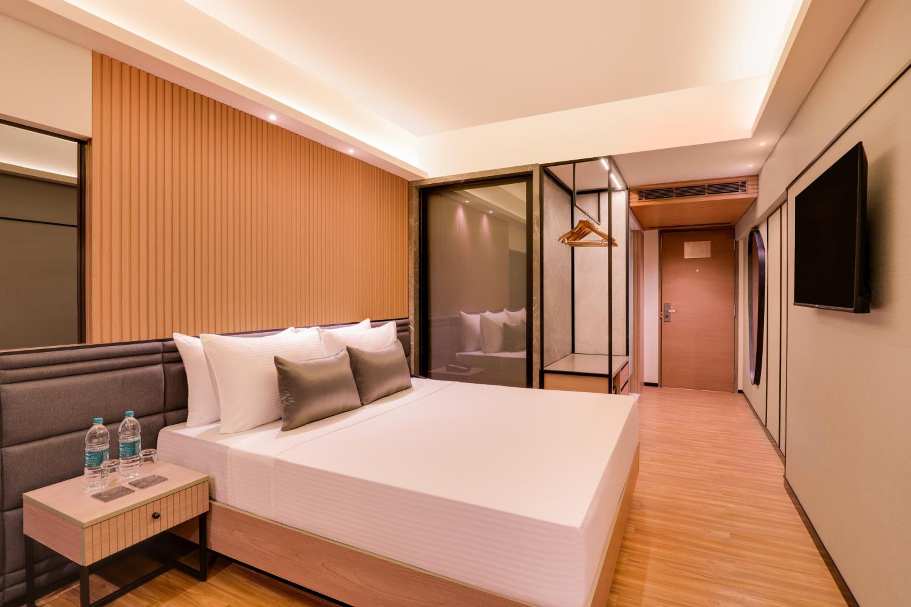 Executive Queen Room  (10% Discount on Laundry service) - Photo 7