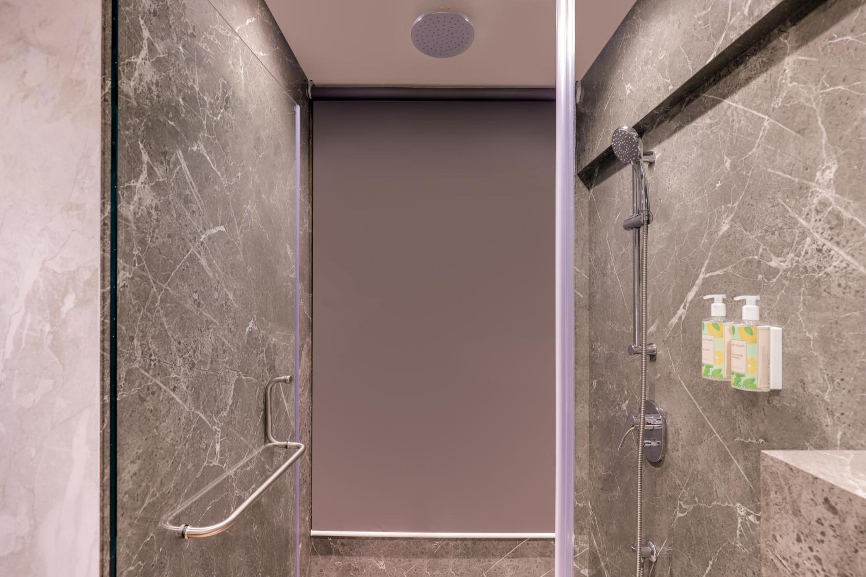 Executive Queen Room  (10% Discount on Laundry service) - Photo 4