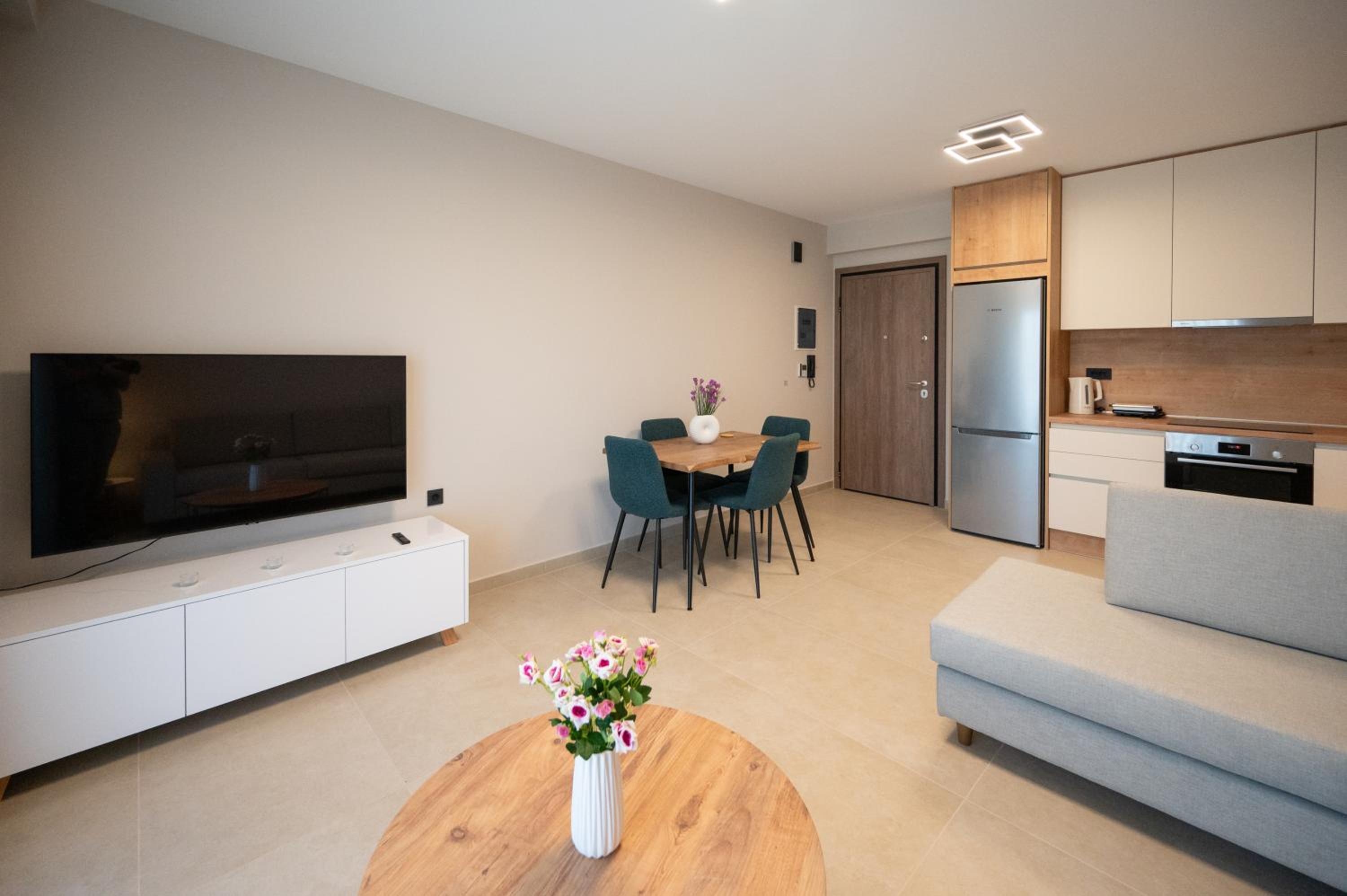 Two-Bedroom Deluxe Apartment with Balcony