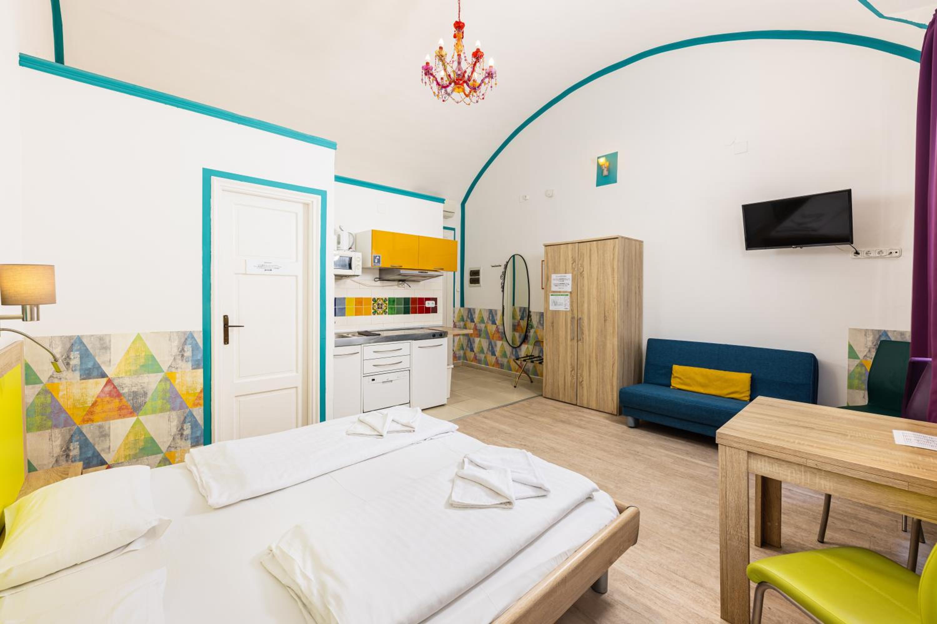 Large Studio - Ground Floor