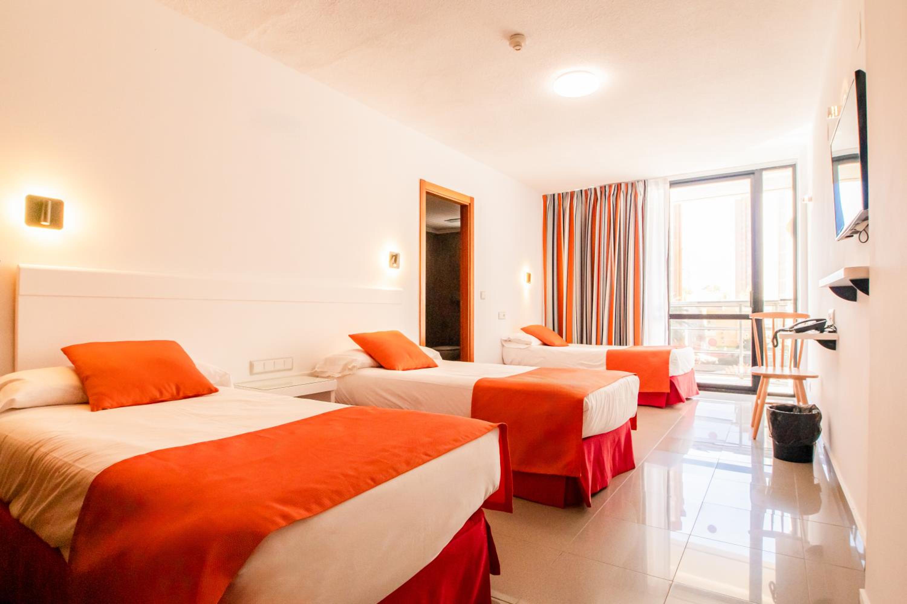 Room with Balcony and Extra Bed (3 Adults) photo 2