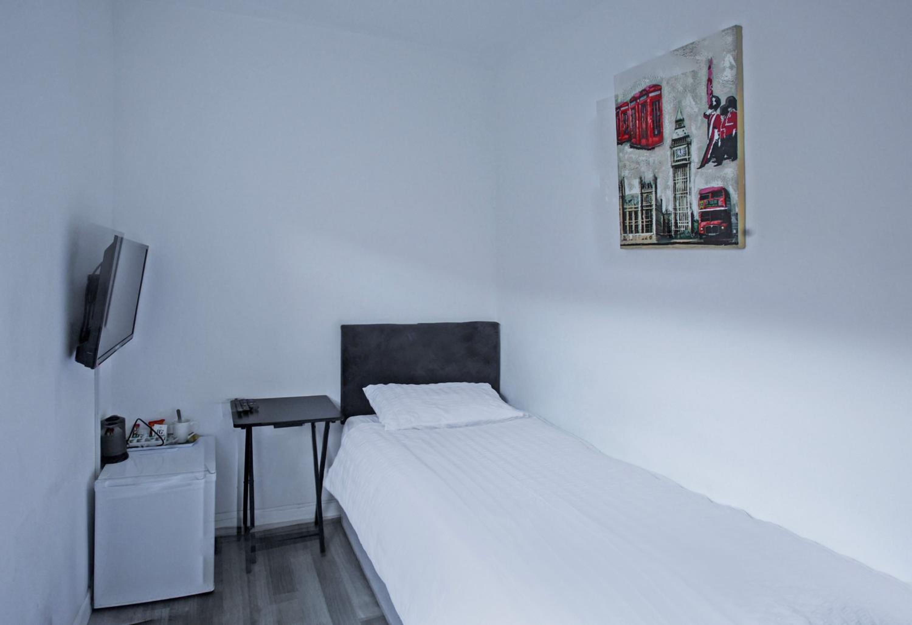 Standard Single Room with Shared Bathroom