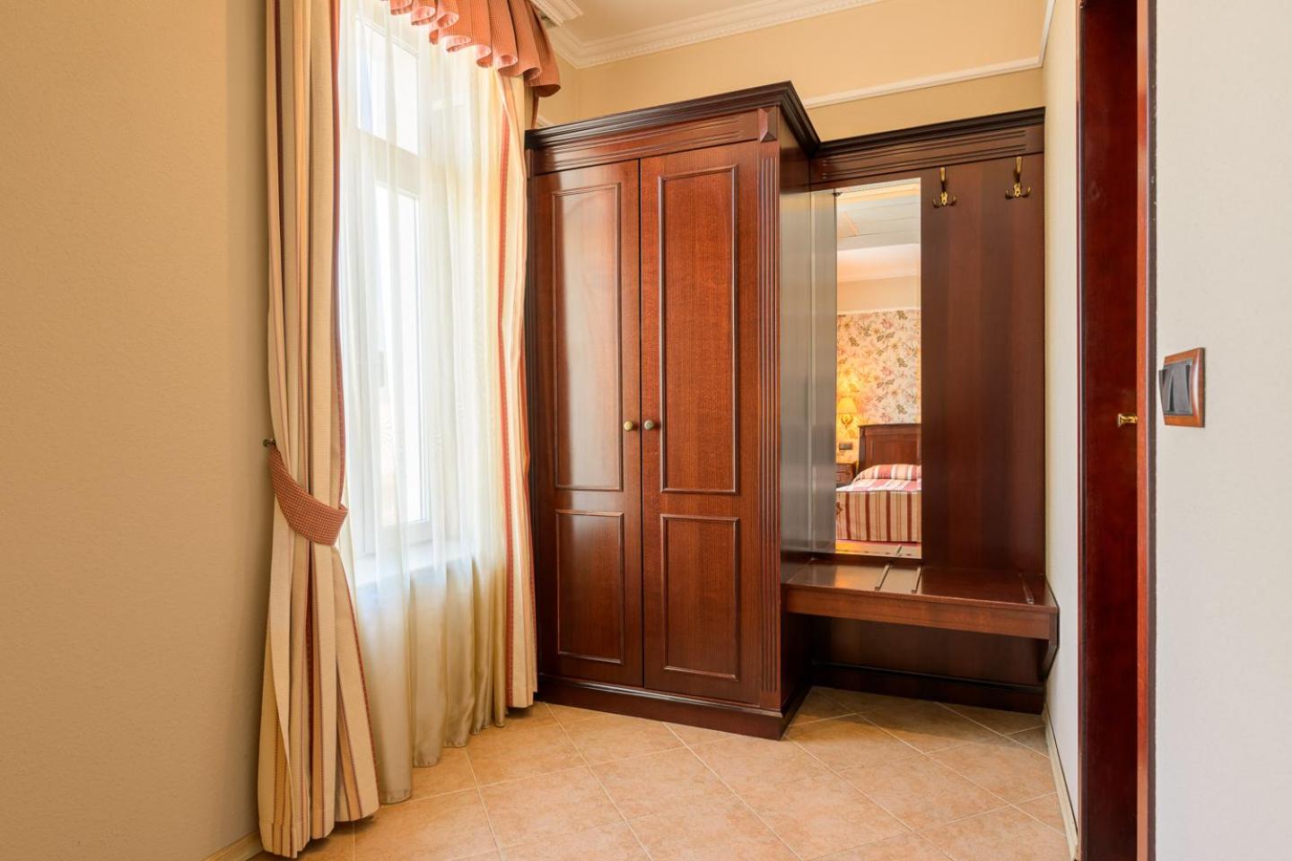 Double Room - Photo 5