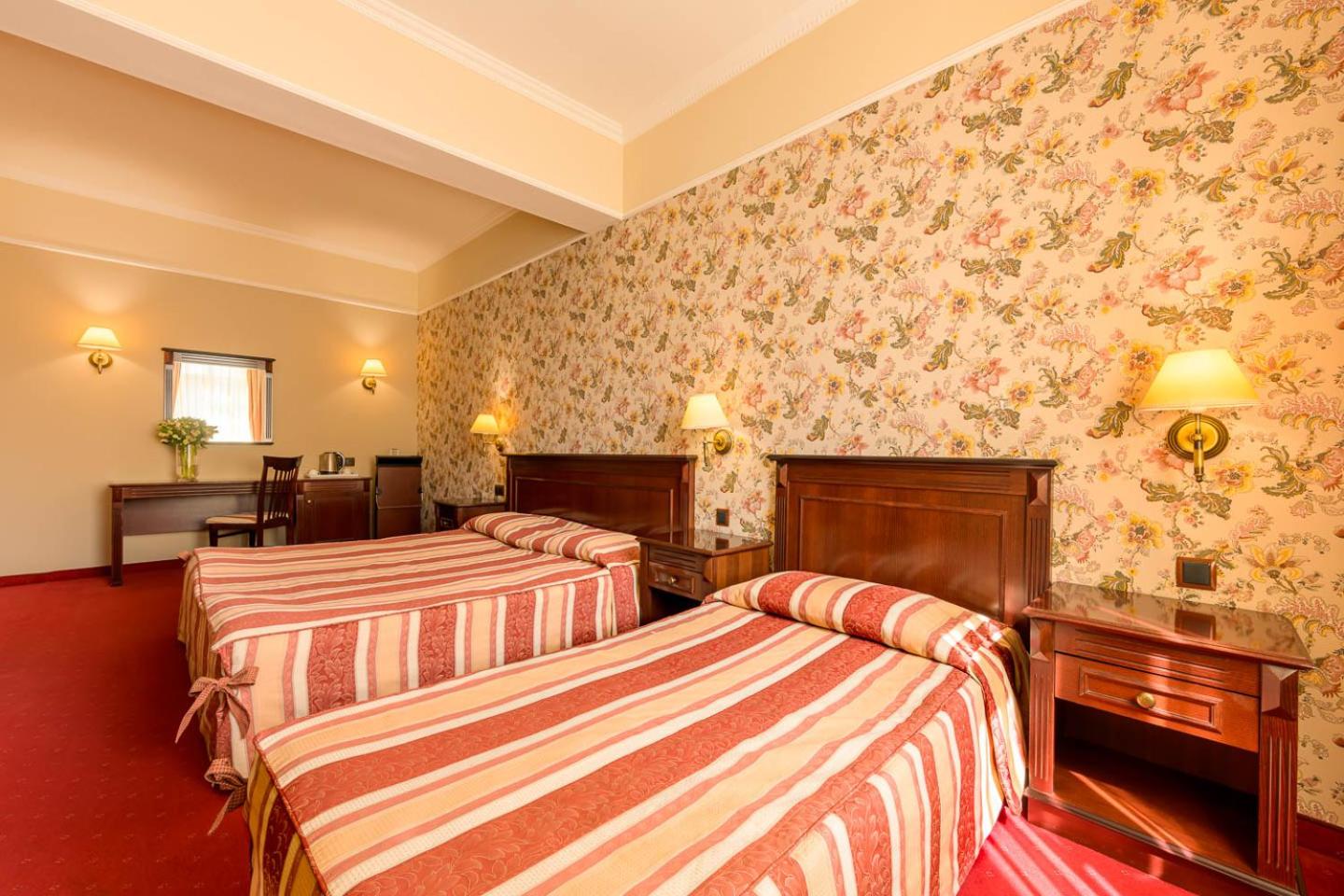 One-Bedroom Suite (2 Adults + 1 Child) - Photo 1