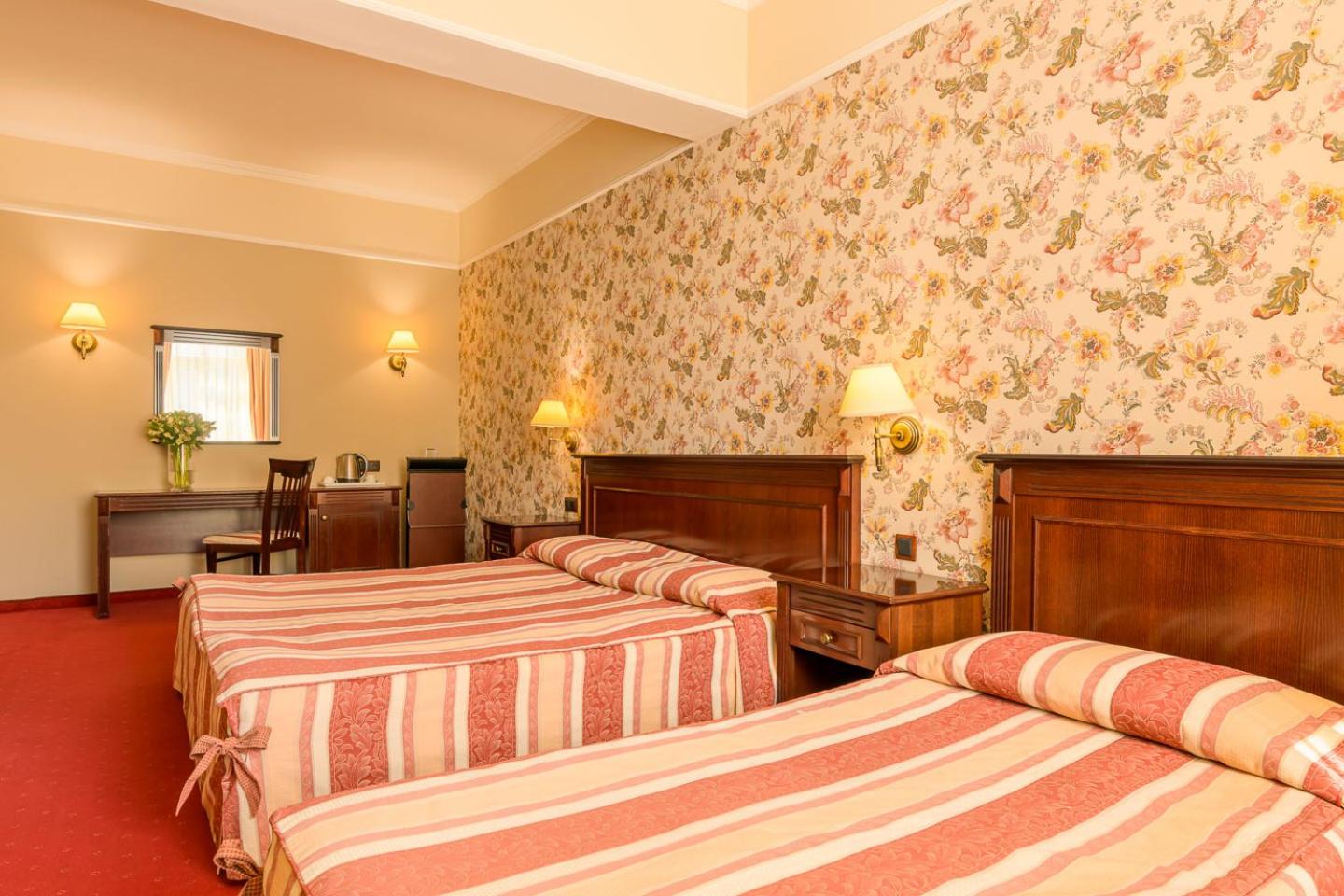 One-Bedroom Suite (2 Adults + 1 Child) - Photo 4