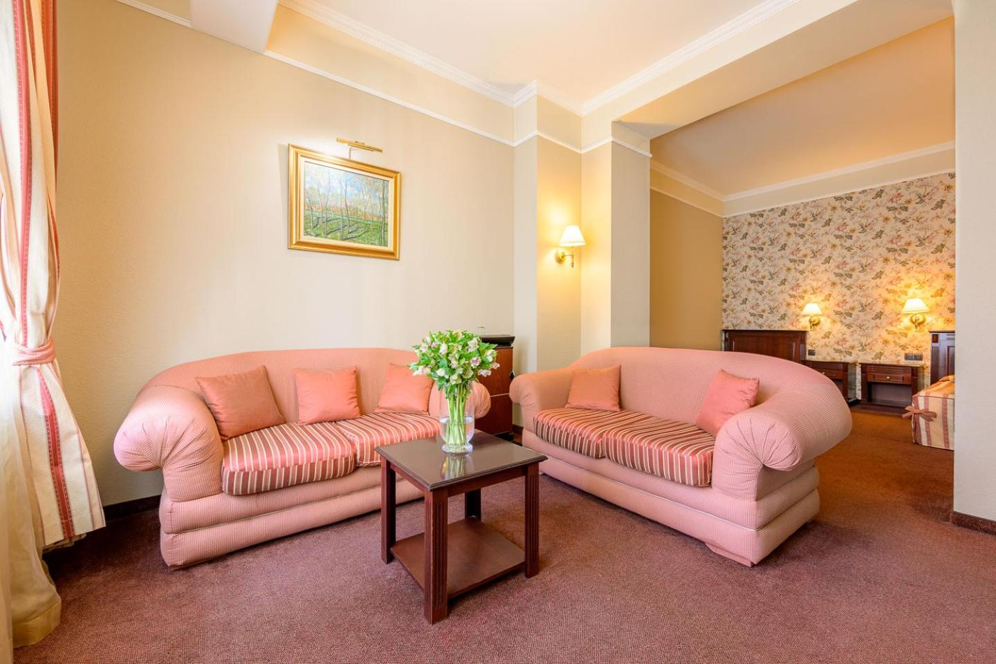 Standard Twin Room - Photo 6