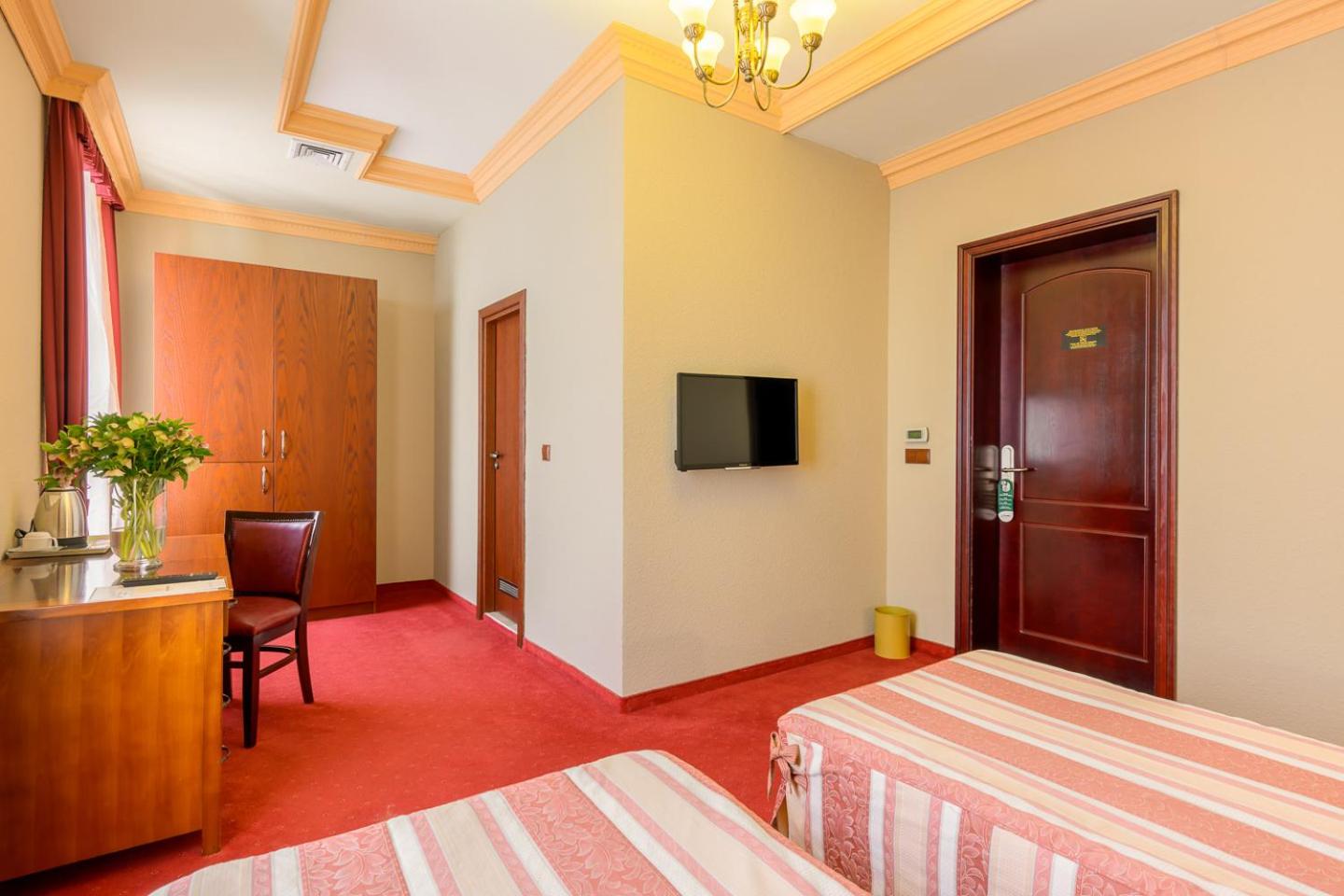 Economy Twin Room photo 3
