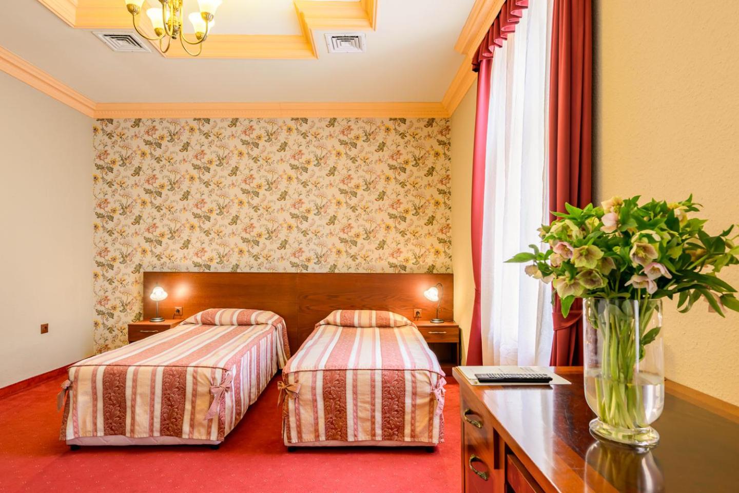 Economy Twin Room photo 1
