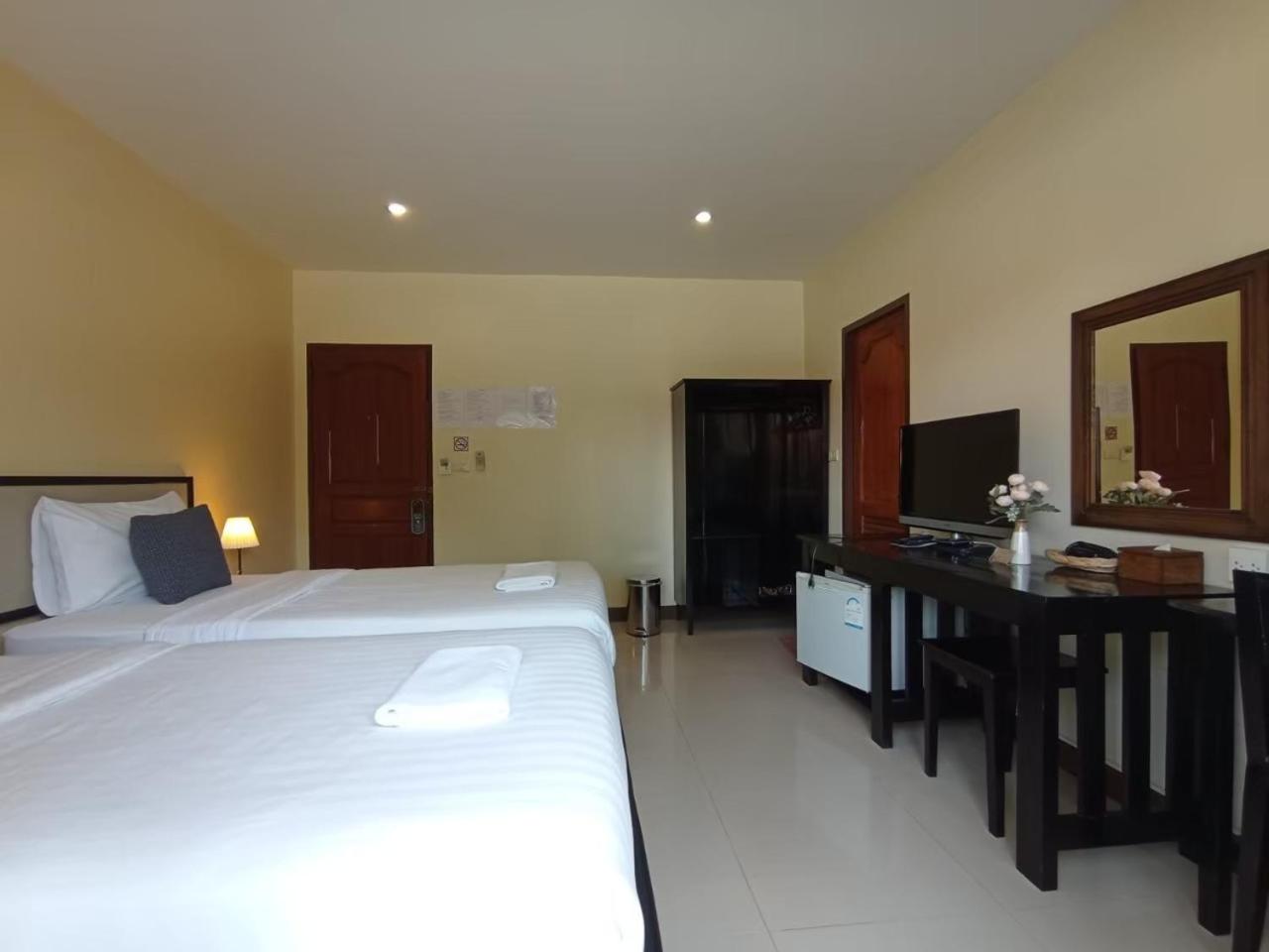 Standard Twin Room photo 2