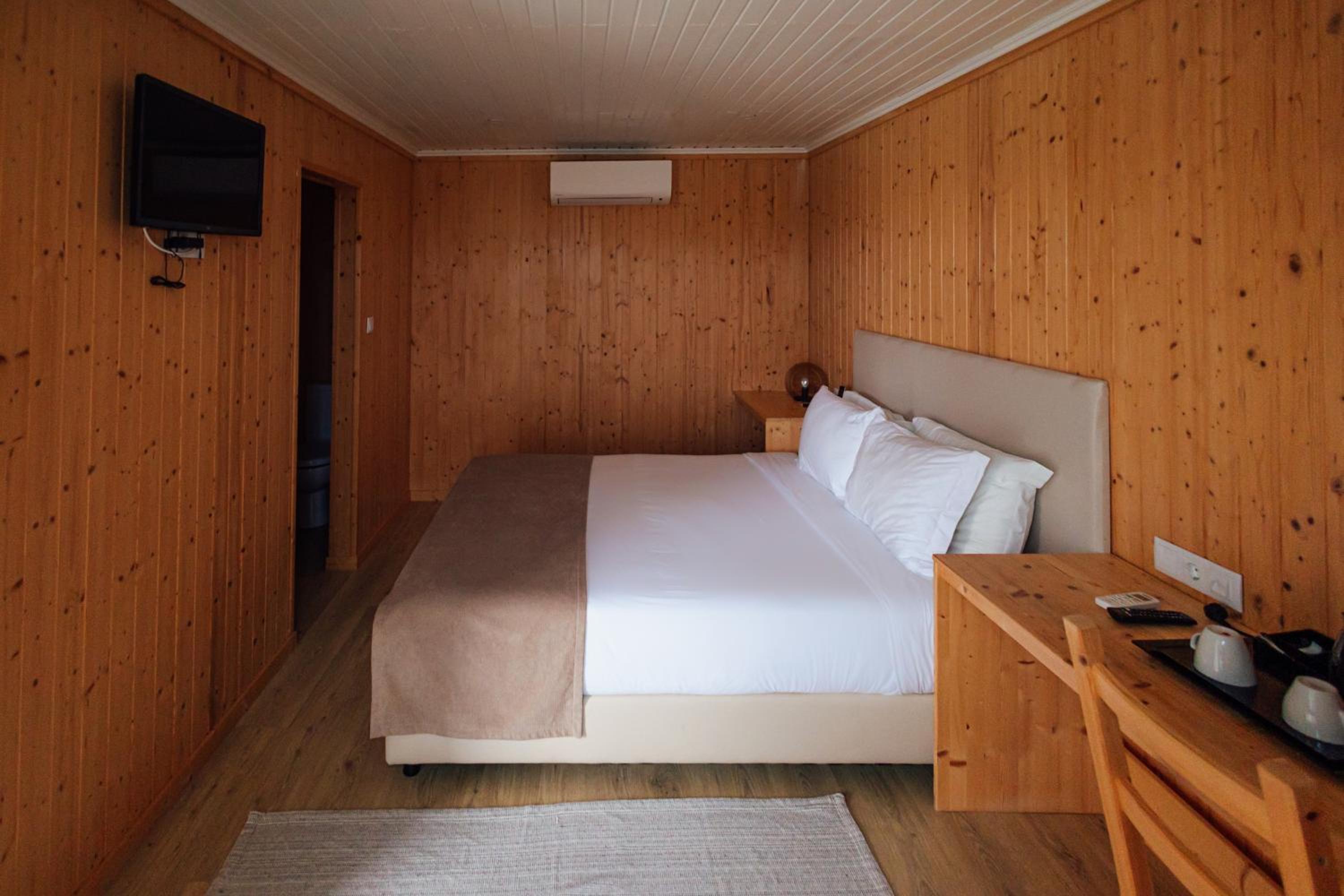 Double Room with Pool View photo 3