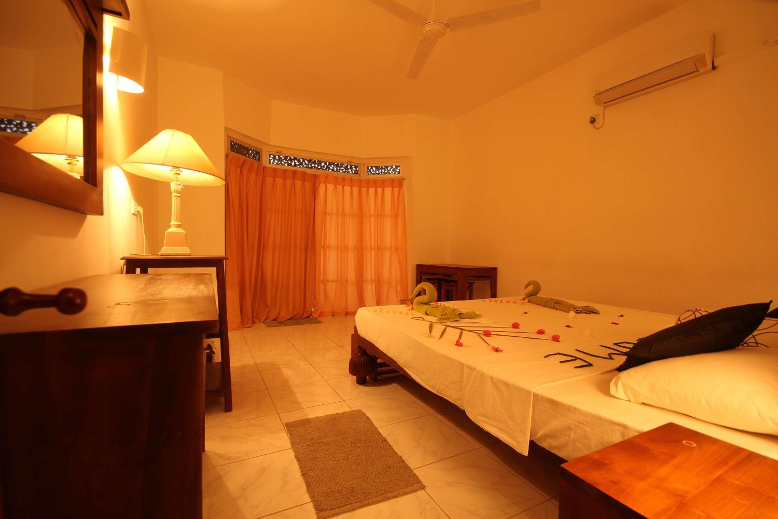Deluxe Double Room with Jet Ski Ride - 15 Min  photo 3