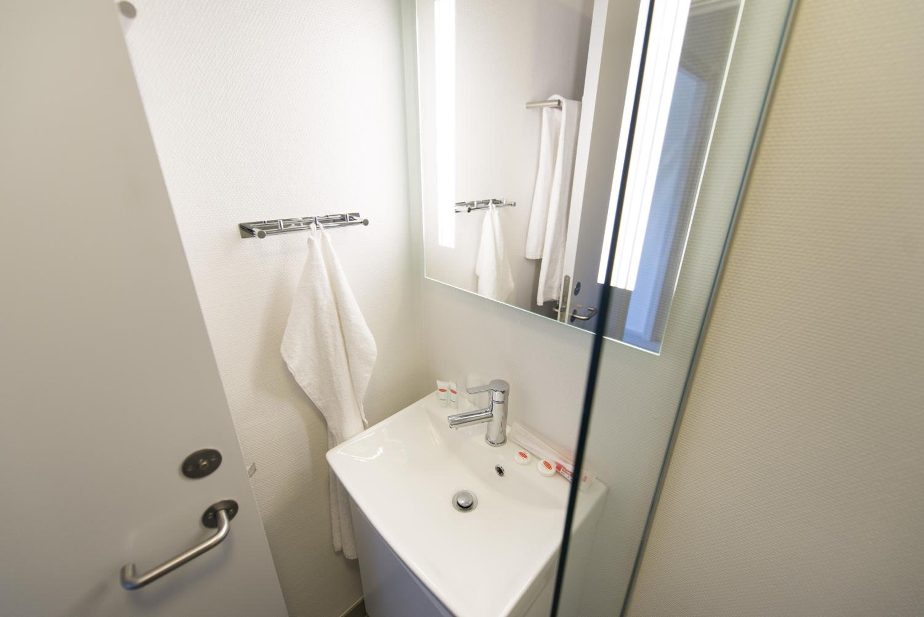 Standard Double Room - Photo 5