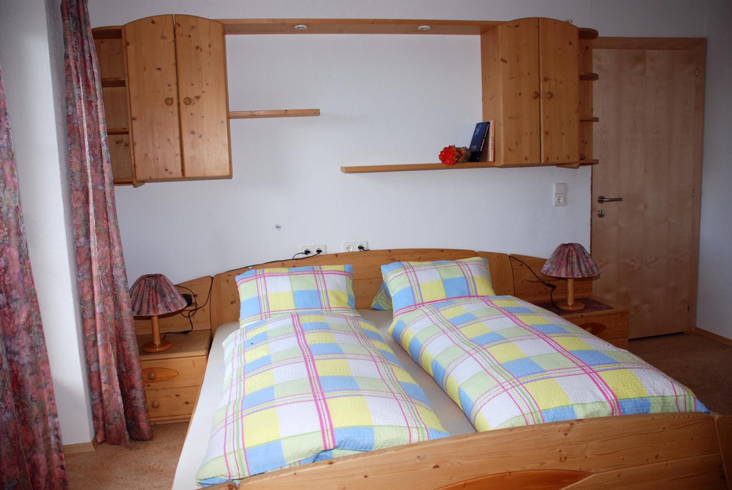 One-Bedroom Apartment with Shower photo 1