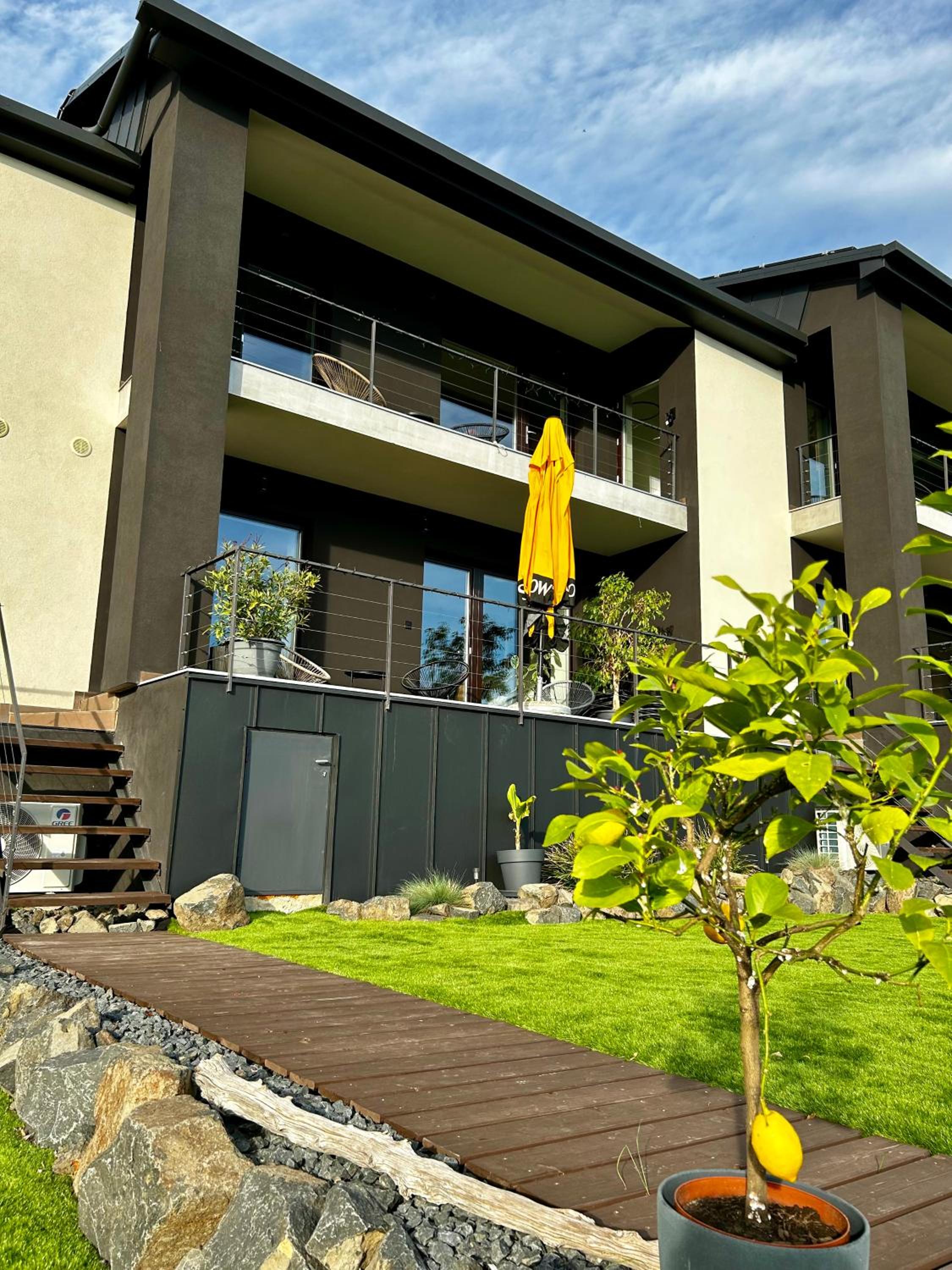 Superior Double or Twin Room with Lake View photo 2