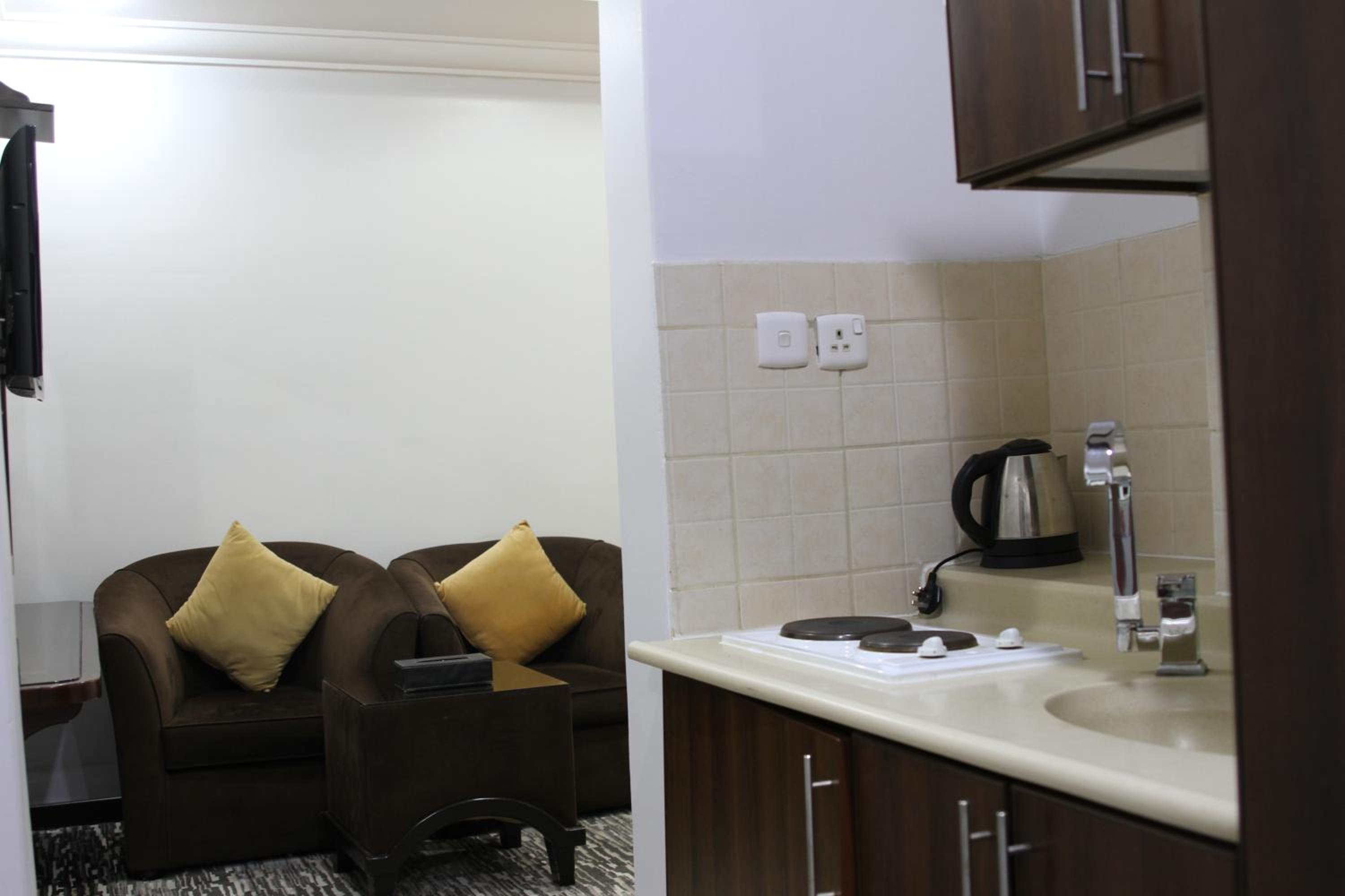 Economy Double Room - Photo 7